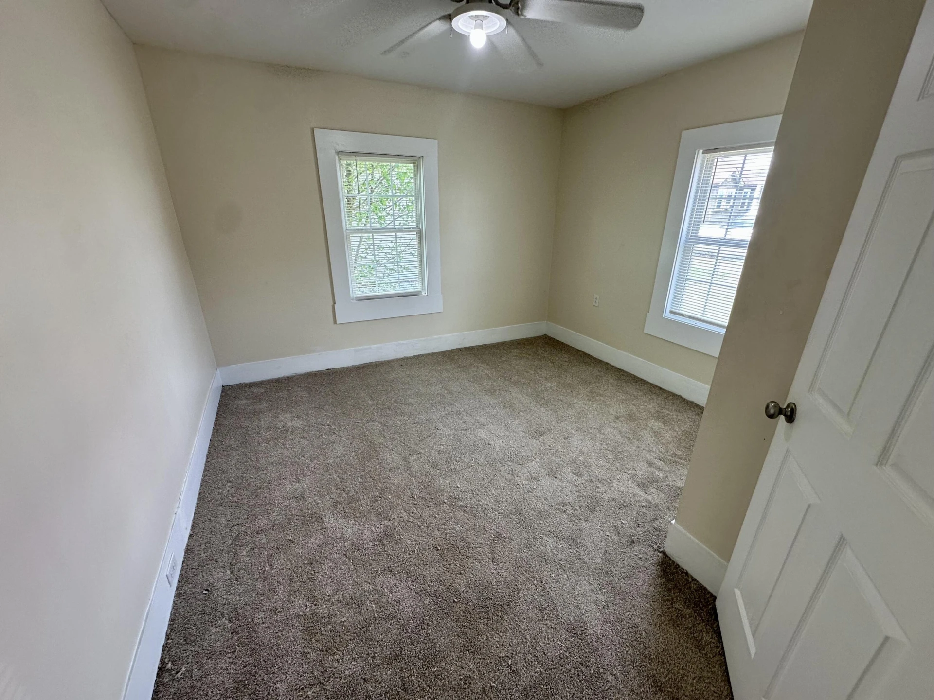 347 E Oak St - Photo 15