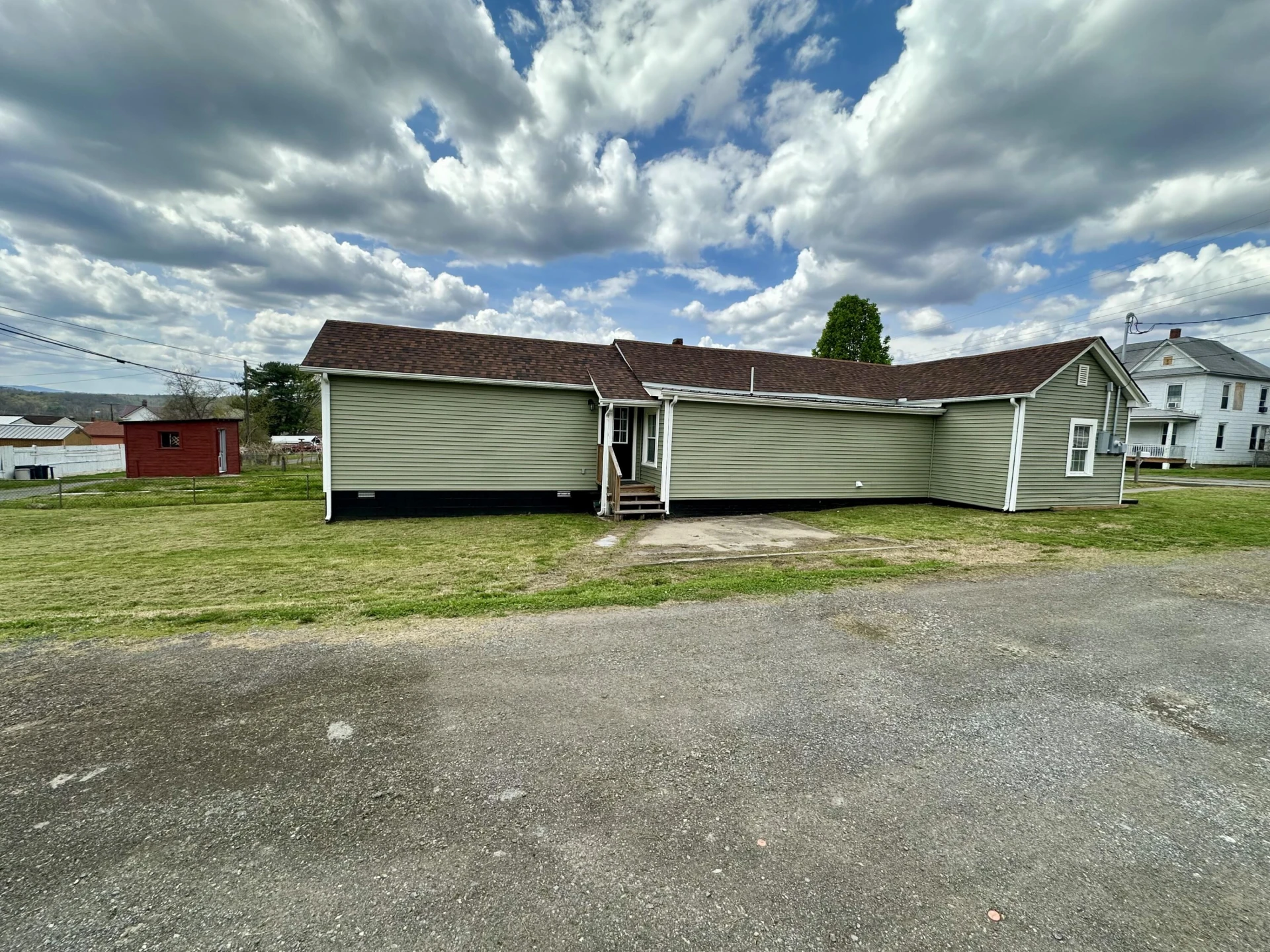 347 E Oak St - Photo 3