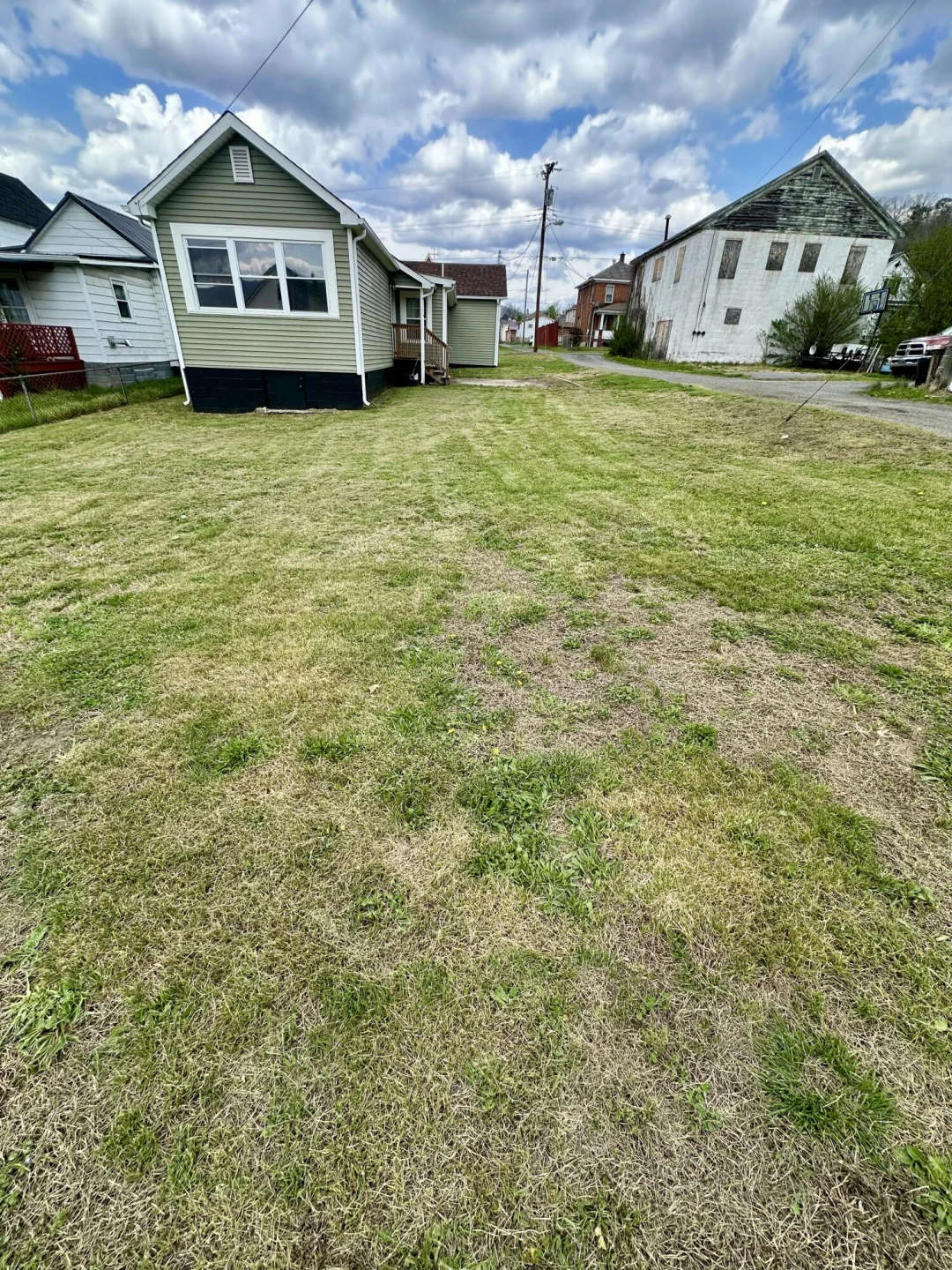 347 E Oak St - Photo 4
