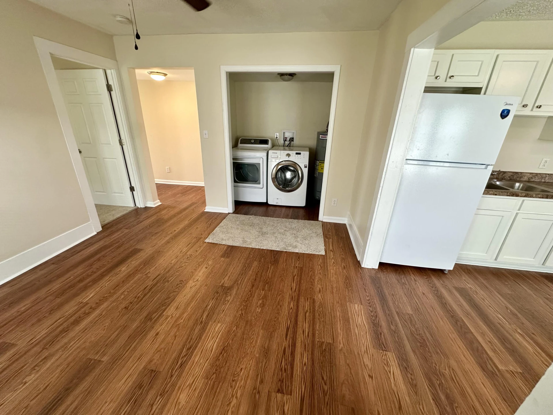 347 E Oak St - Photo 8