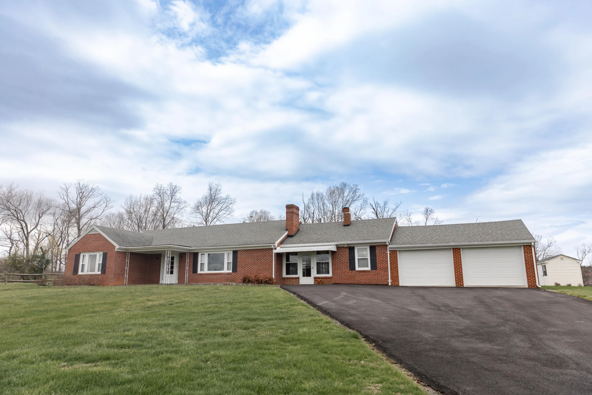 102 McCormick Ln