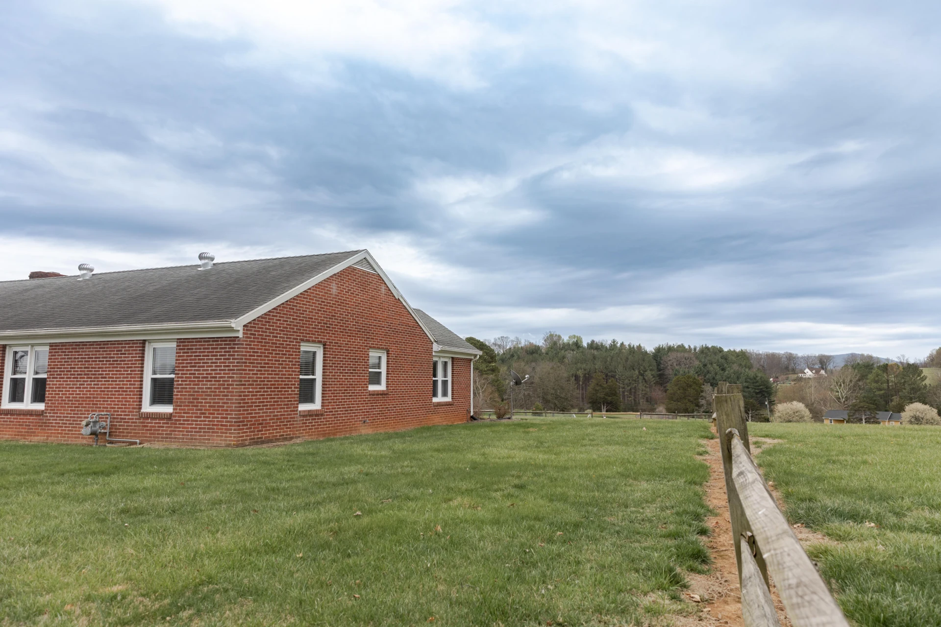 102 McCormick Ln - Photo 5