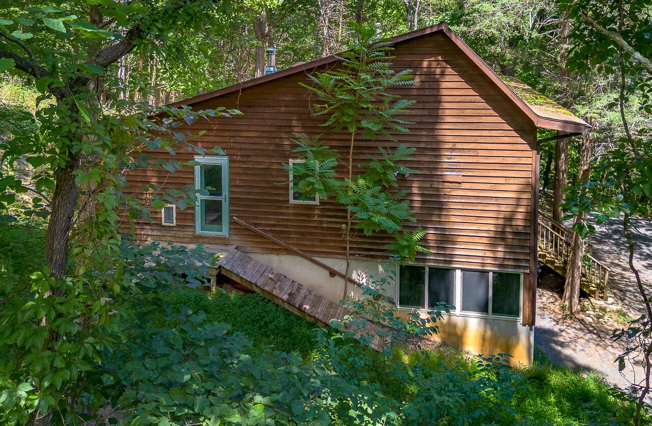 448 HOLLOW Ln - Photo 4