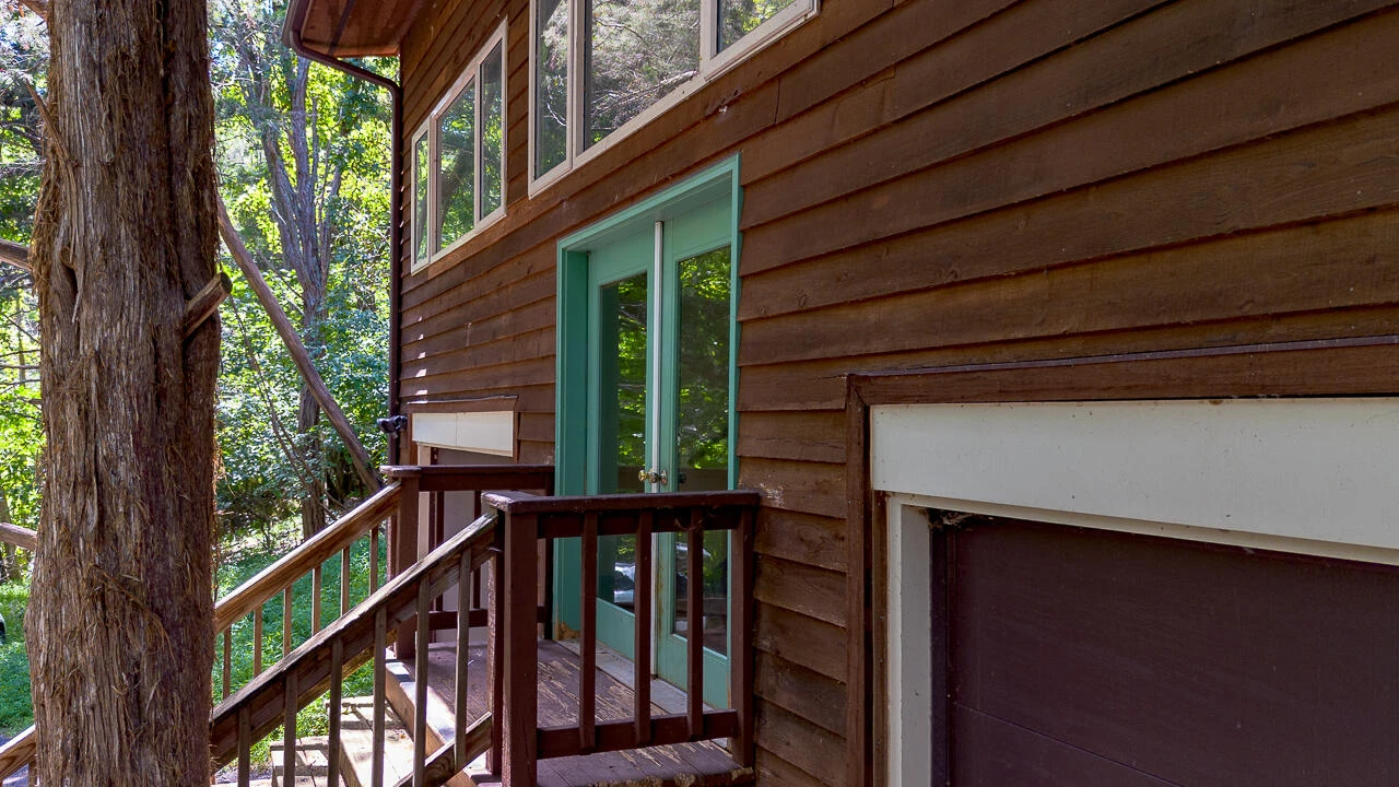 448 HOLLOW Ln - Photo 5