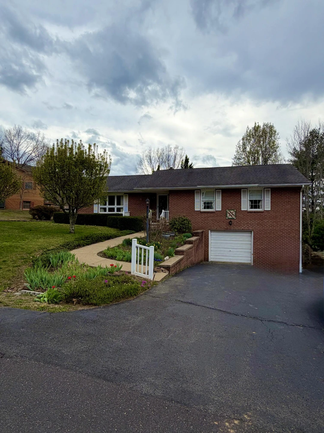221 Sherry May St