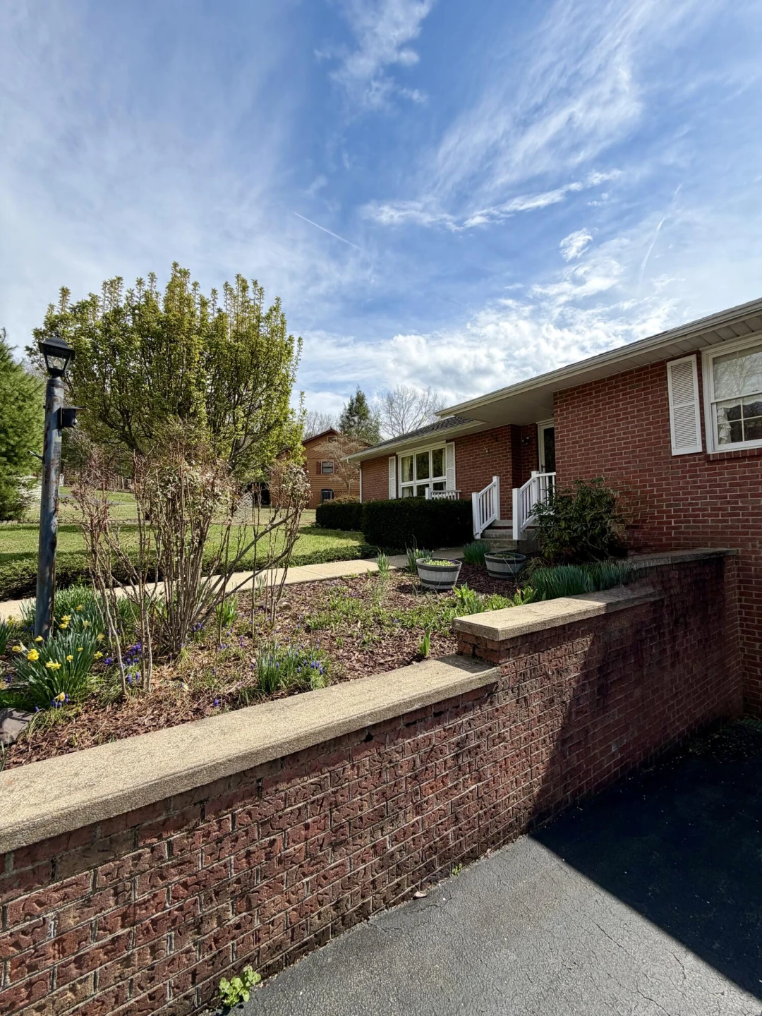 221 Sherry May St - Photo 2
