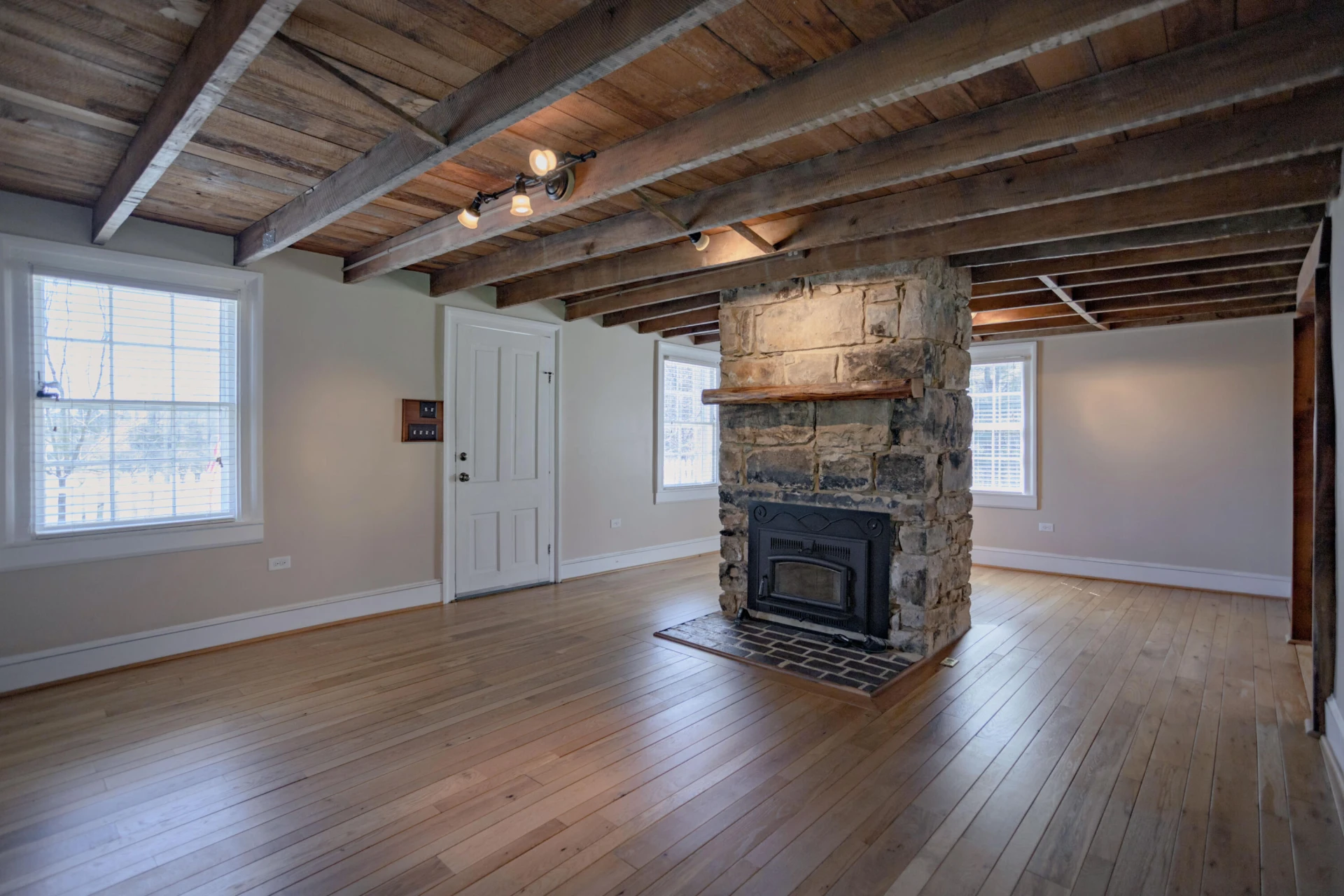 1363 Fredericksburg Rd - Photo 13