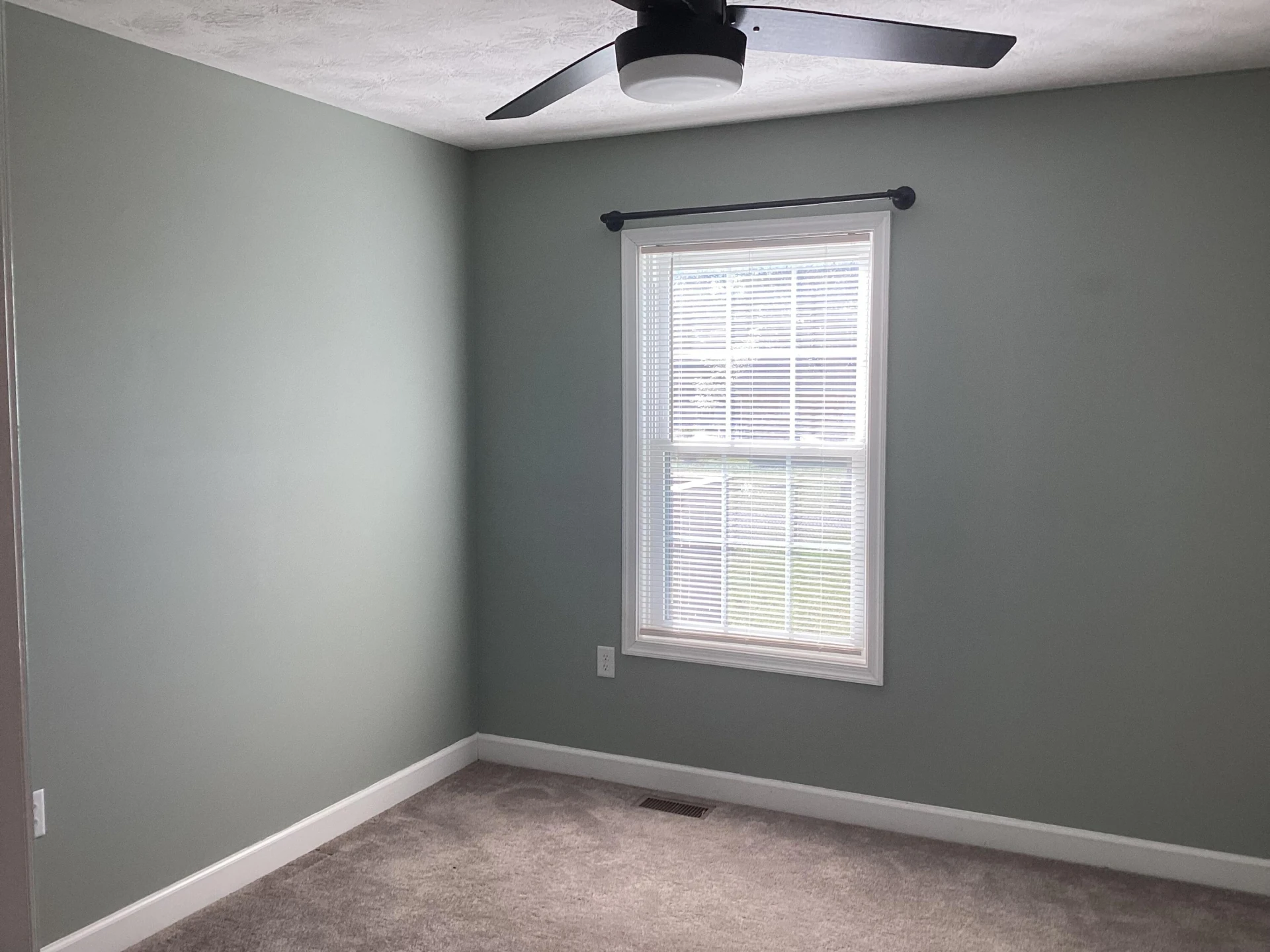 1365 Chestnut Ave - Photo 19