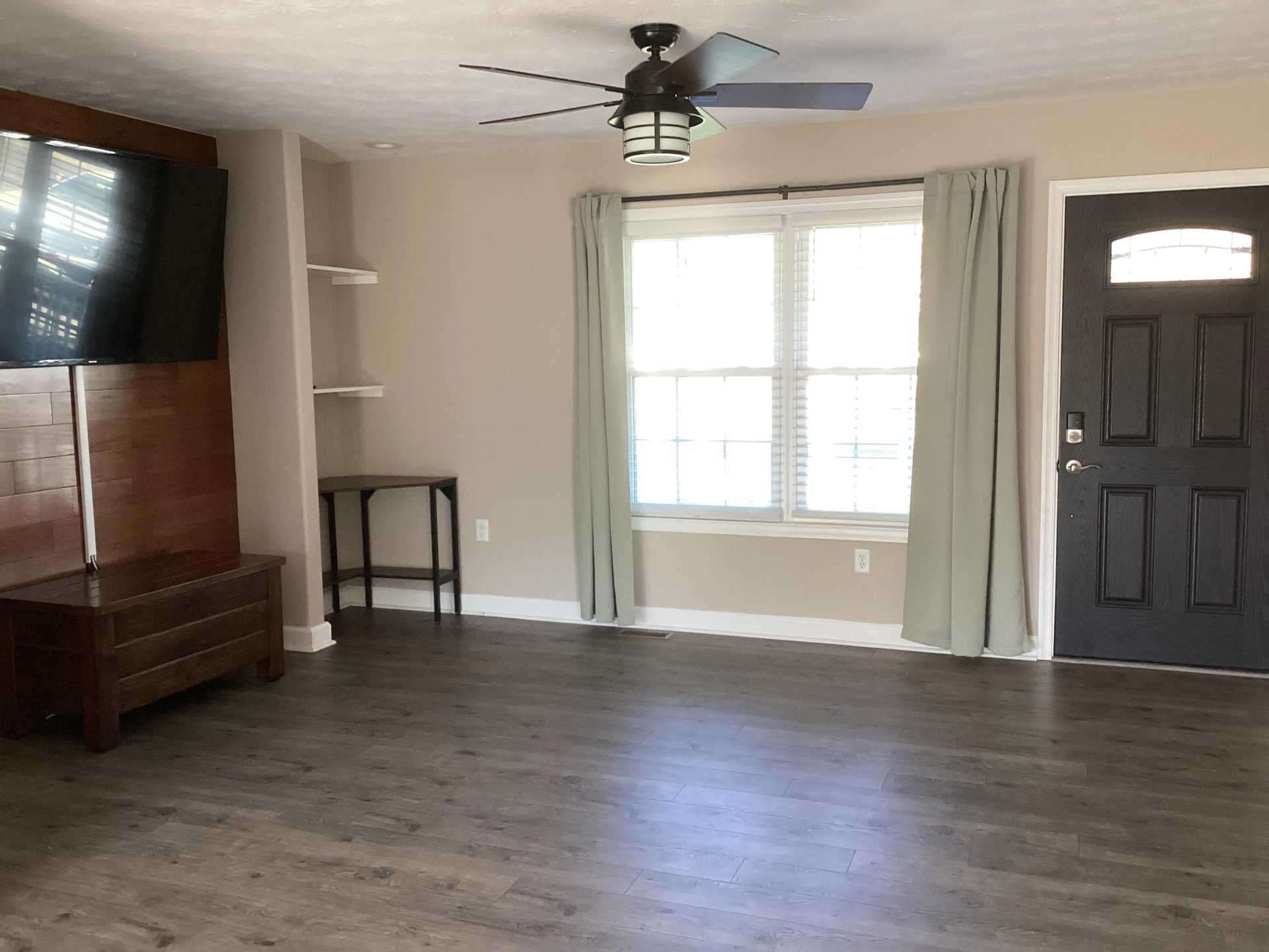 1365 Chestnut Ave - Photo 3