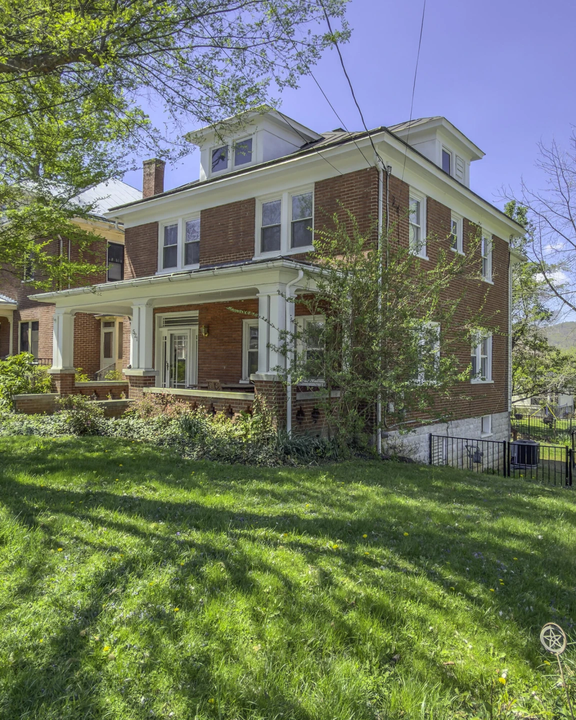 521 S Main St - Photo 2
