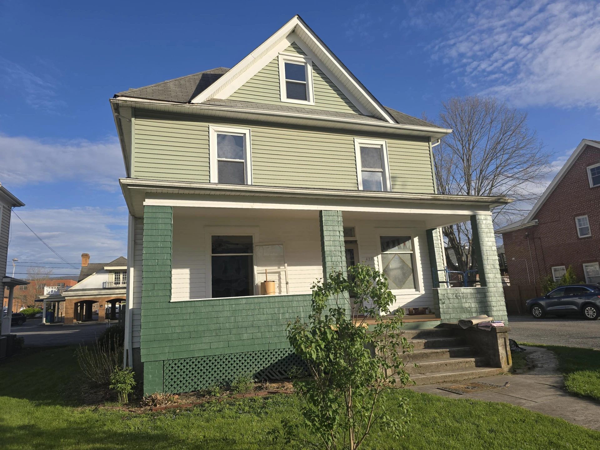 427 W Riverside St