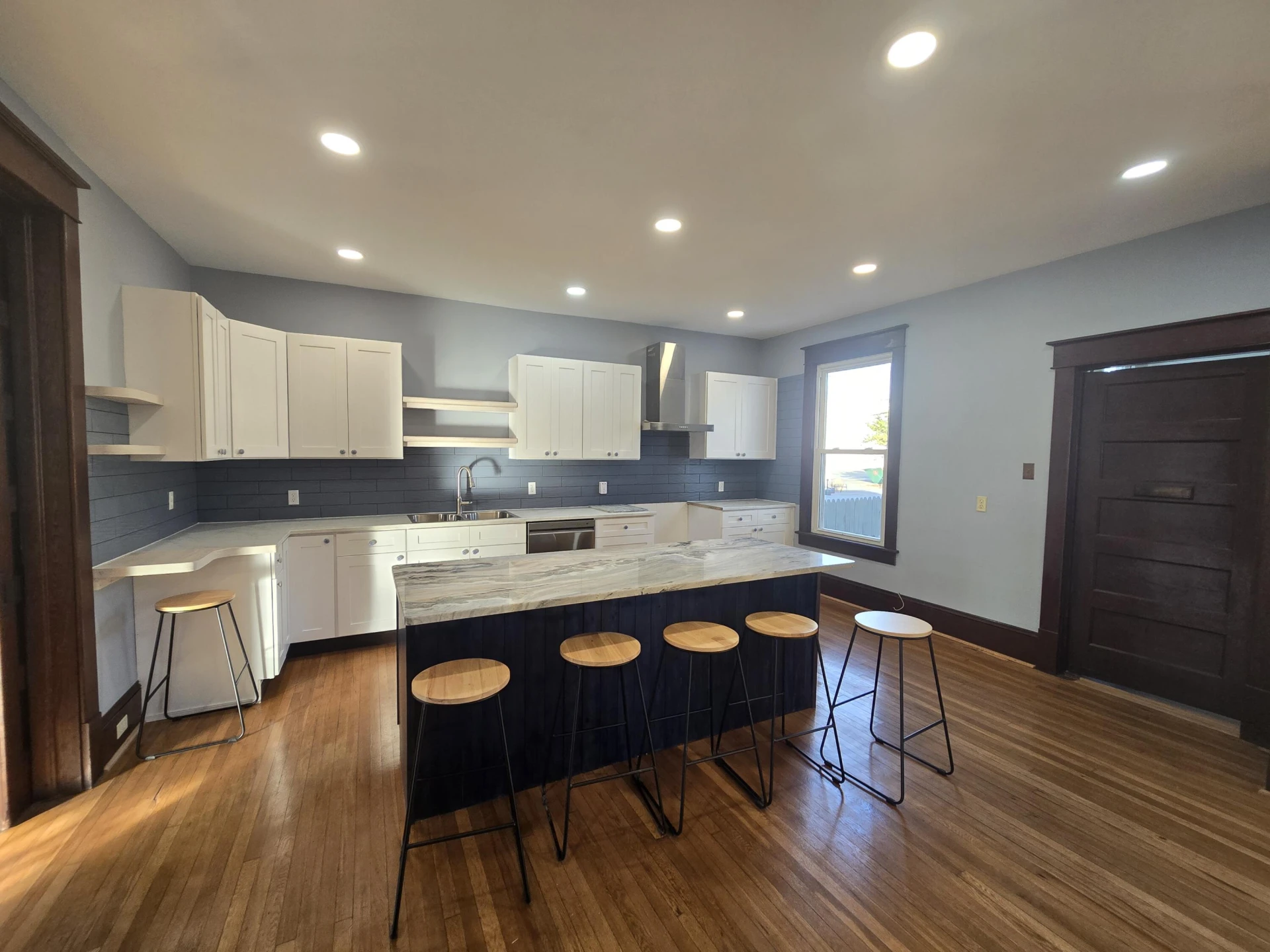 427 W Riverside St - Photo 5