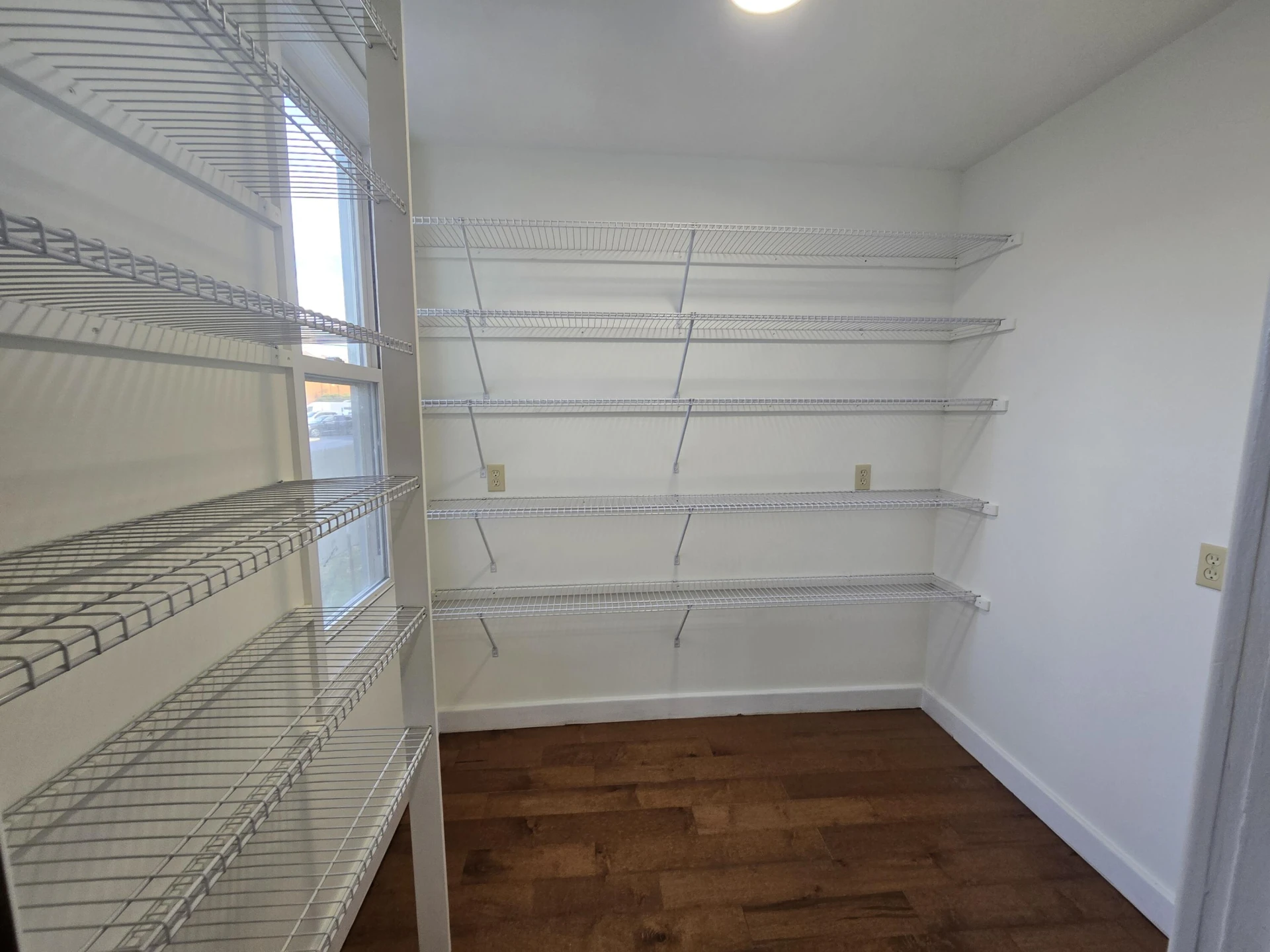 427 W Riverside St - Photo 6