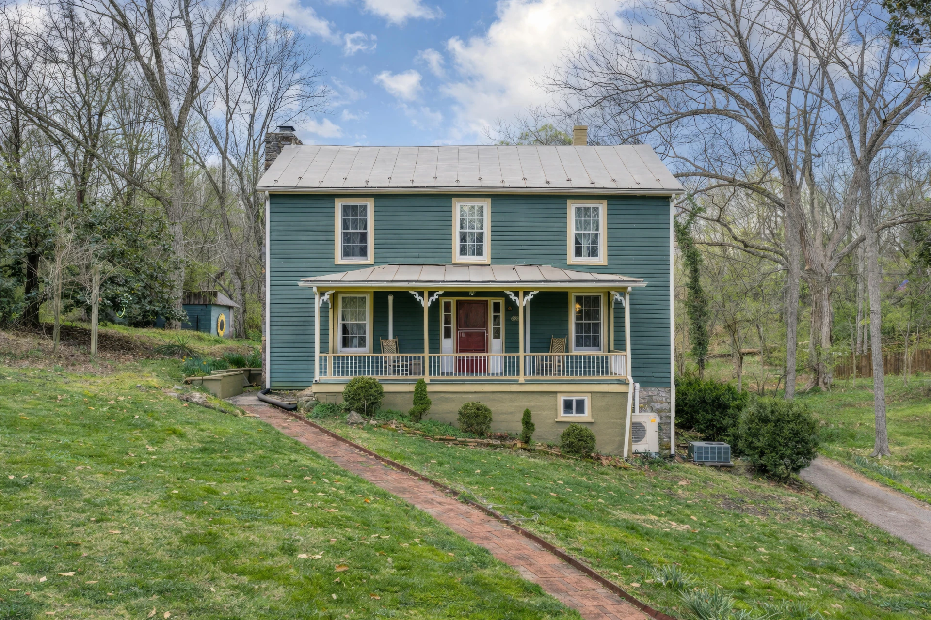 320 Enfield Rd - Photo 4