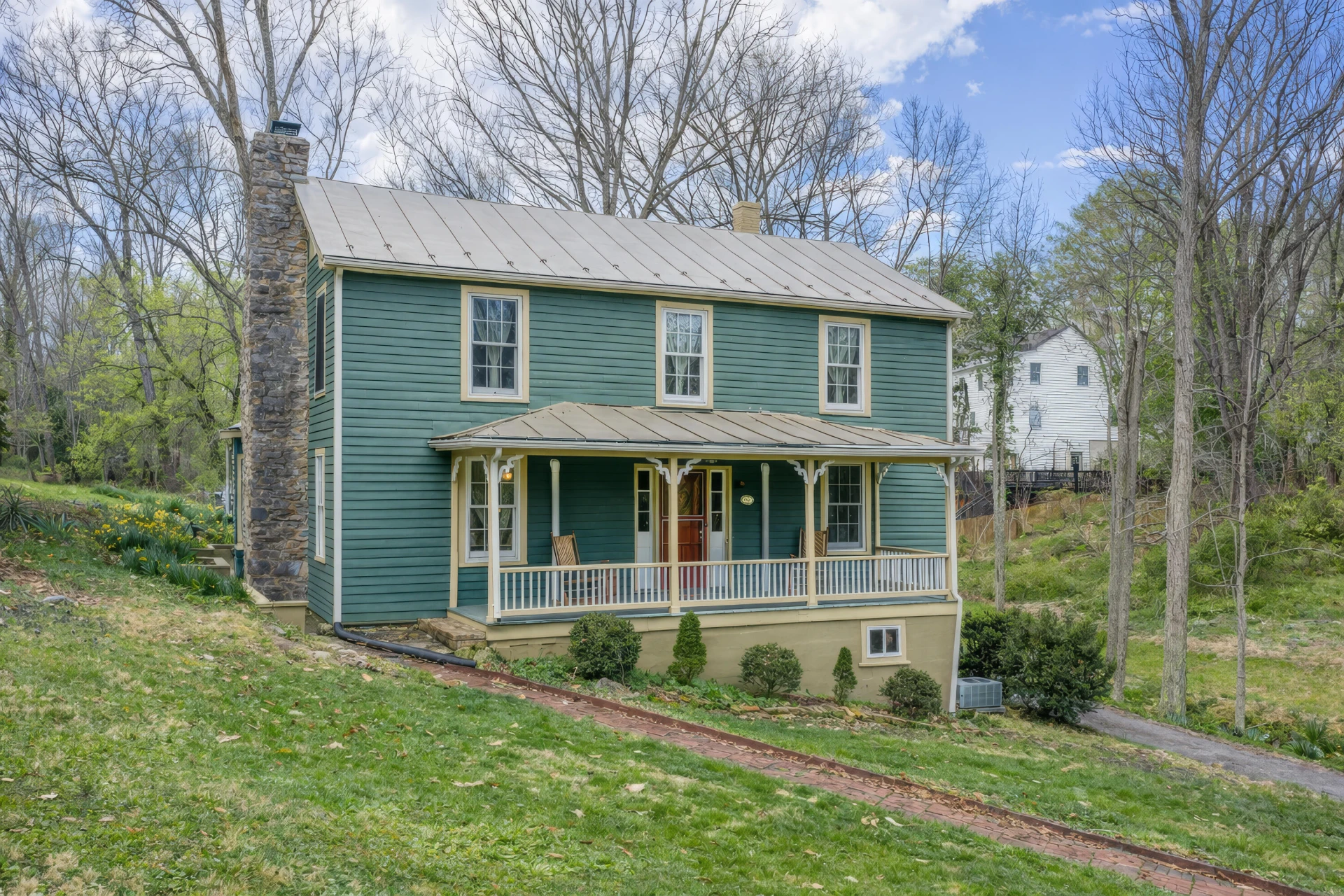 320 Enfield Rd - Photo 5