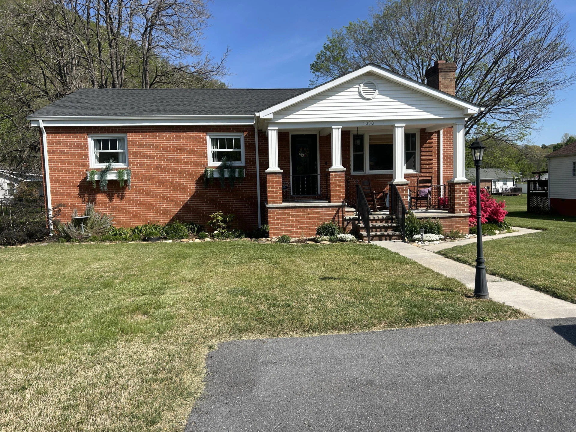 1030 Anderson St - Photo 2