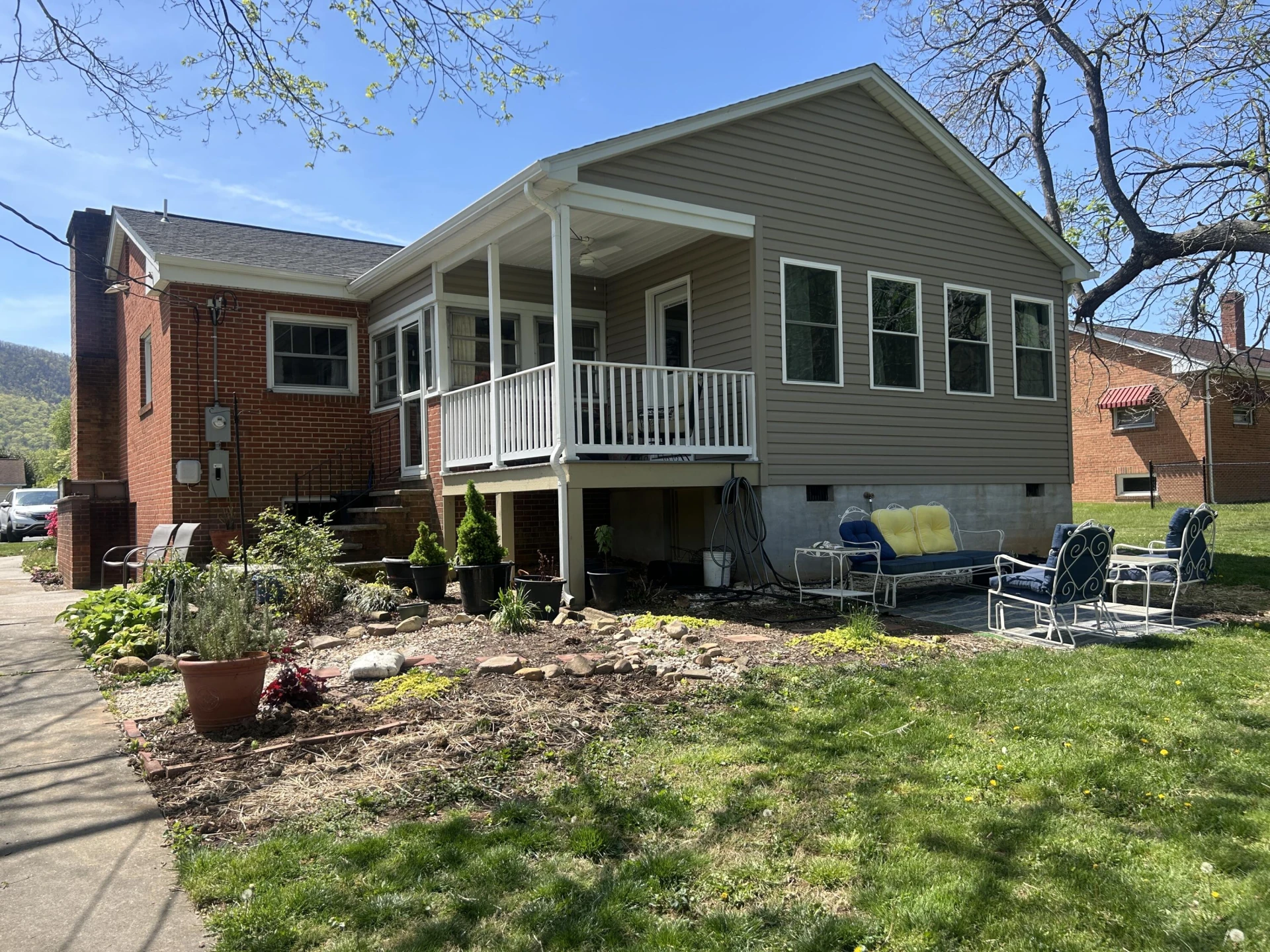 1030 Anderson St - Photo 4