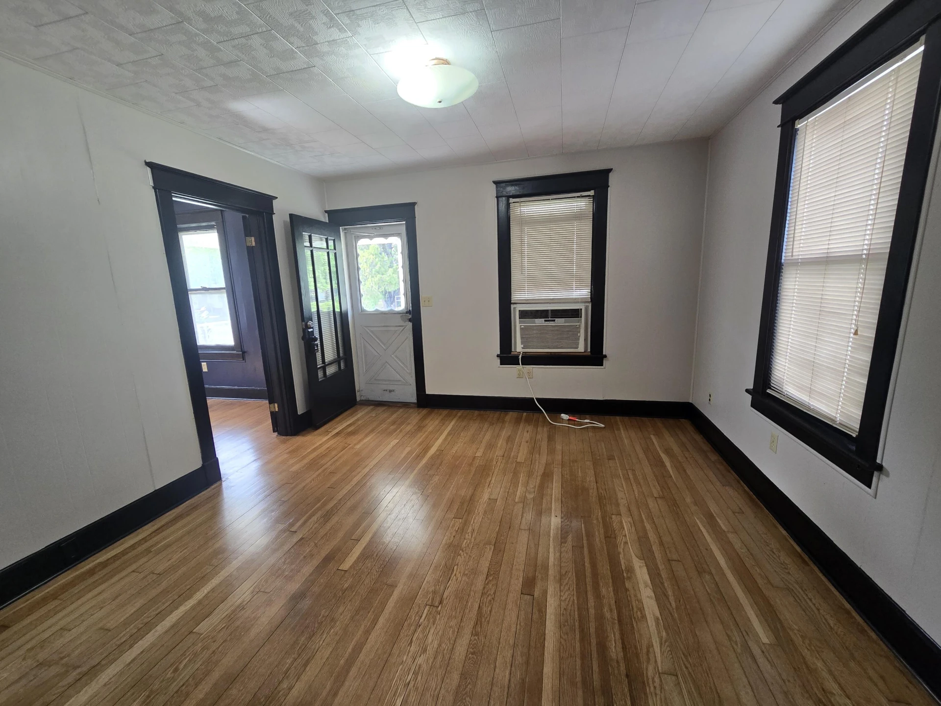 119 W Parrish St - Photo 2