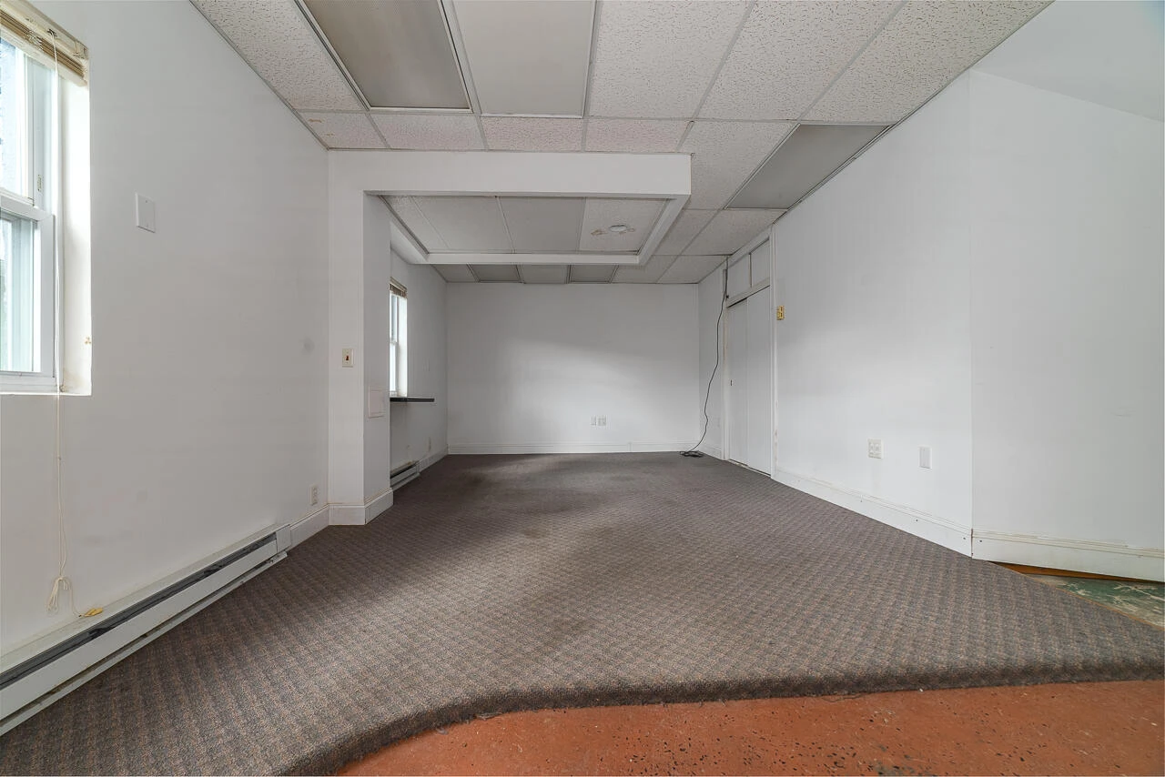 110 E MCDOWELL St - Photo 18