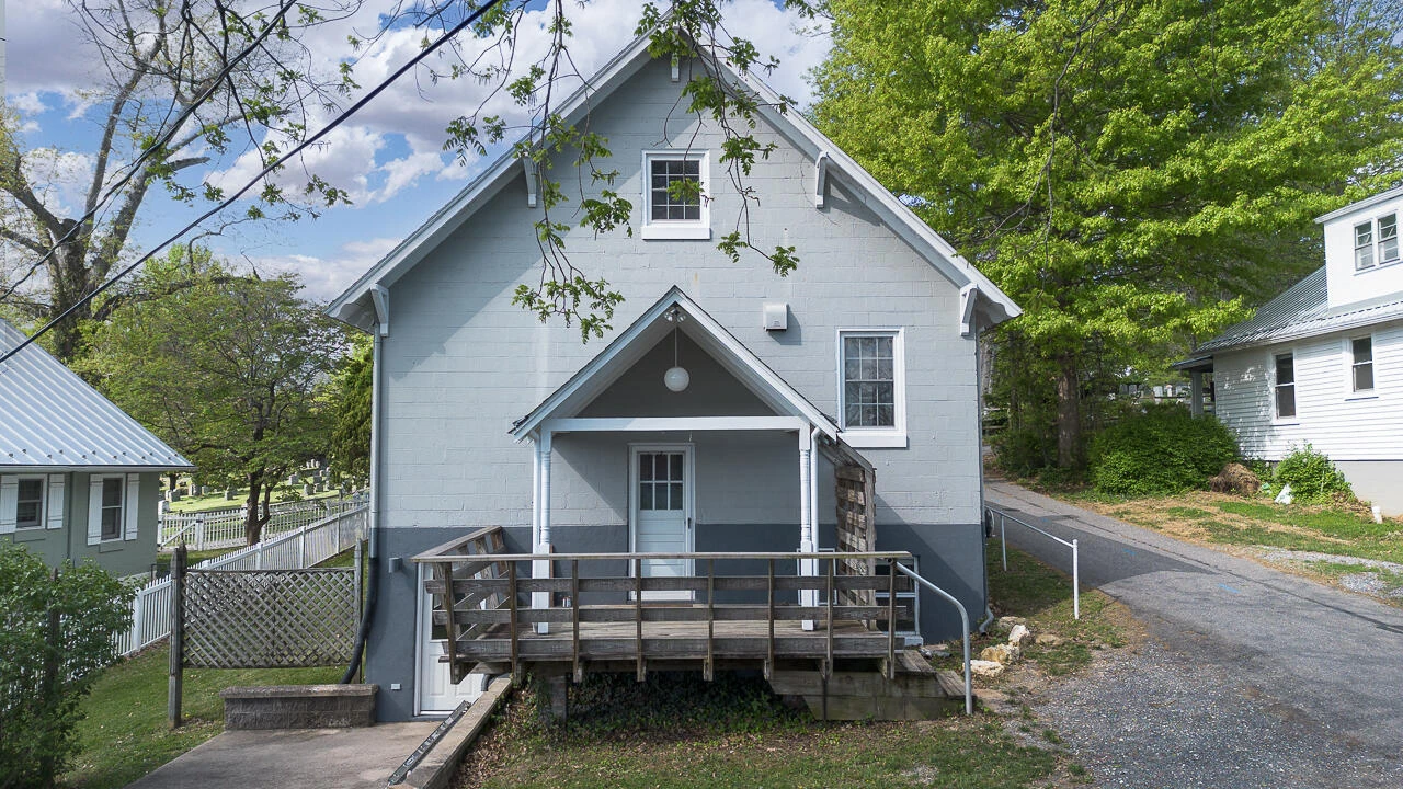 110 E MCDOWELL St - Photo 2