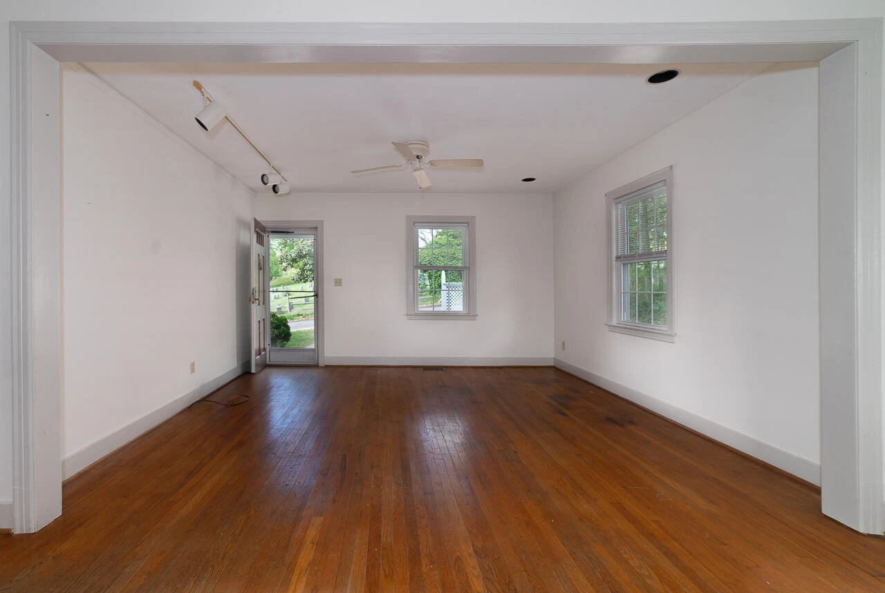 110 E MCDOWELL St - Photo 6