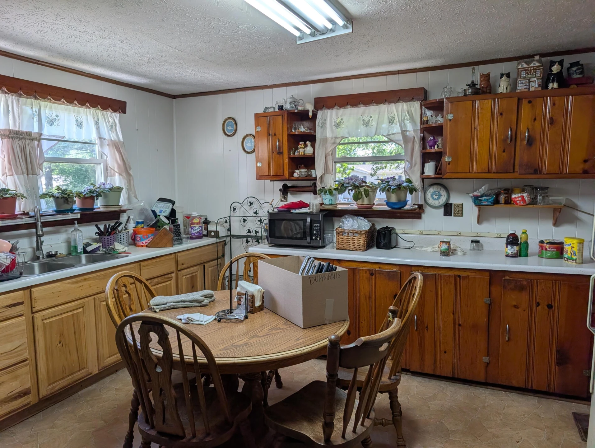 637 POCAHONTAS St - Photo 9