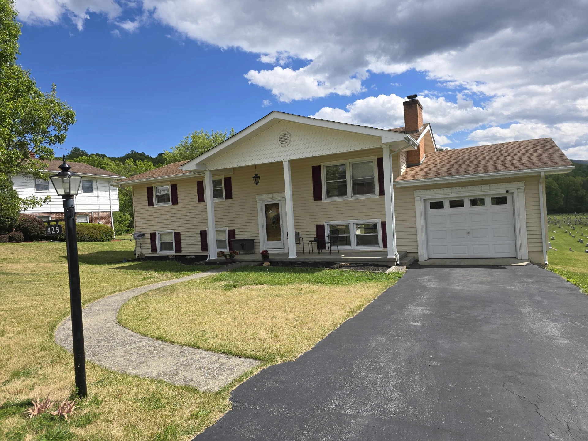 429 E Fairlawn Dr