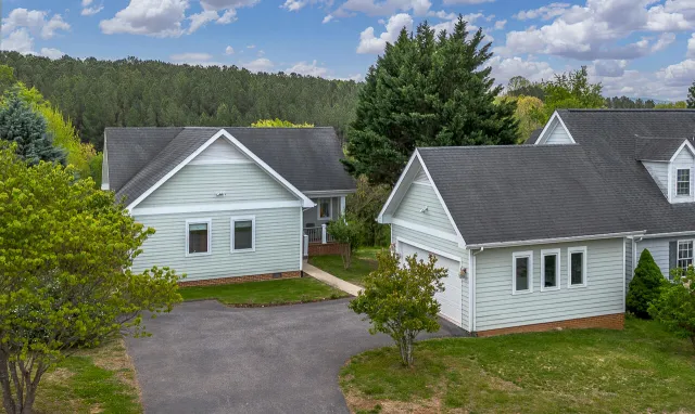 90 Woodridge Ln