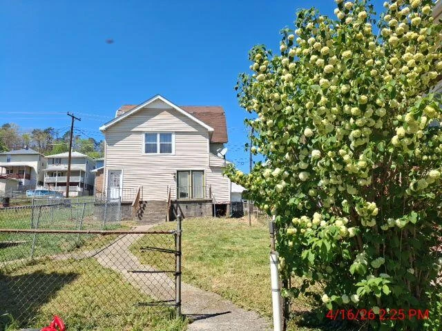 608 1/2 W Ridgeway St - Photo 3