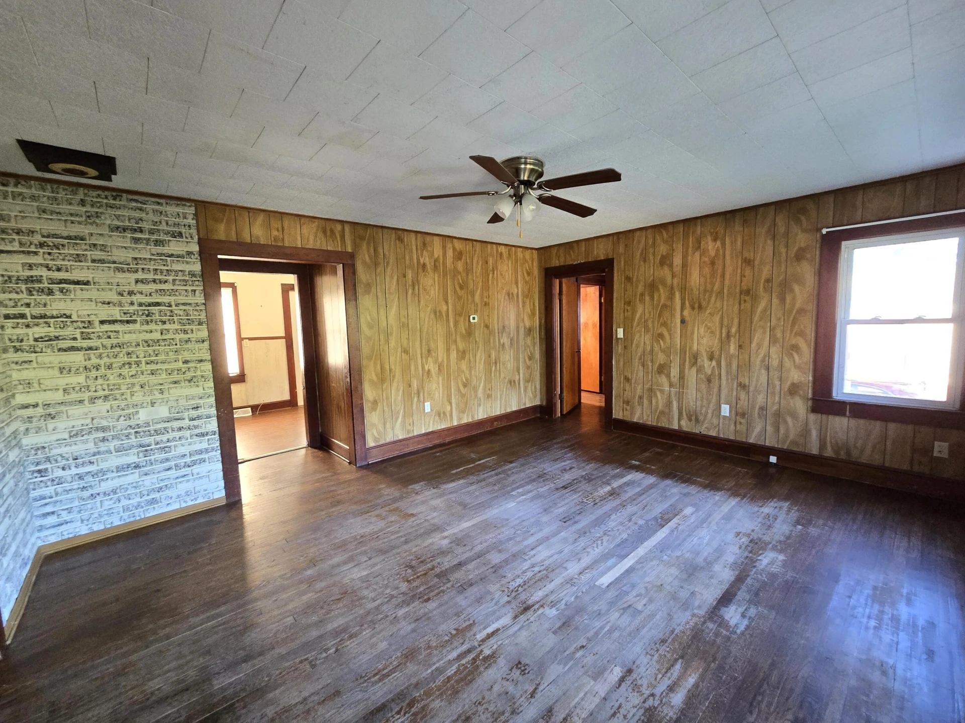 712 Gordon St - Photo 2
