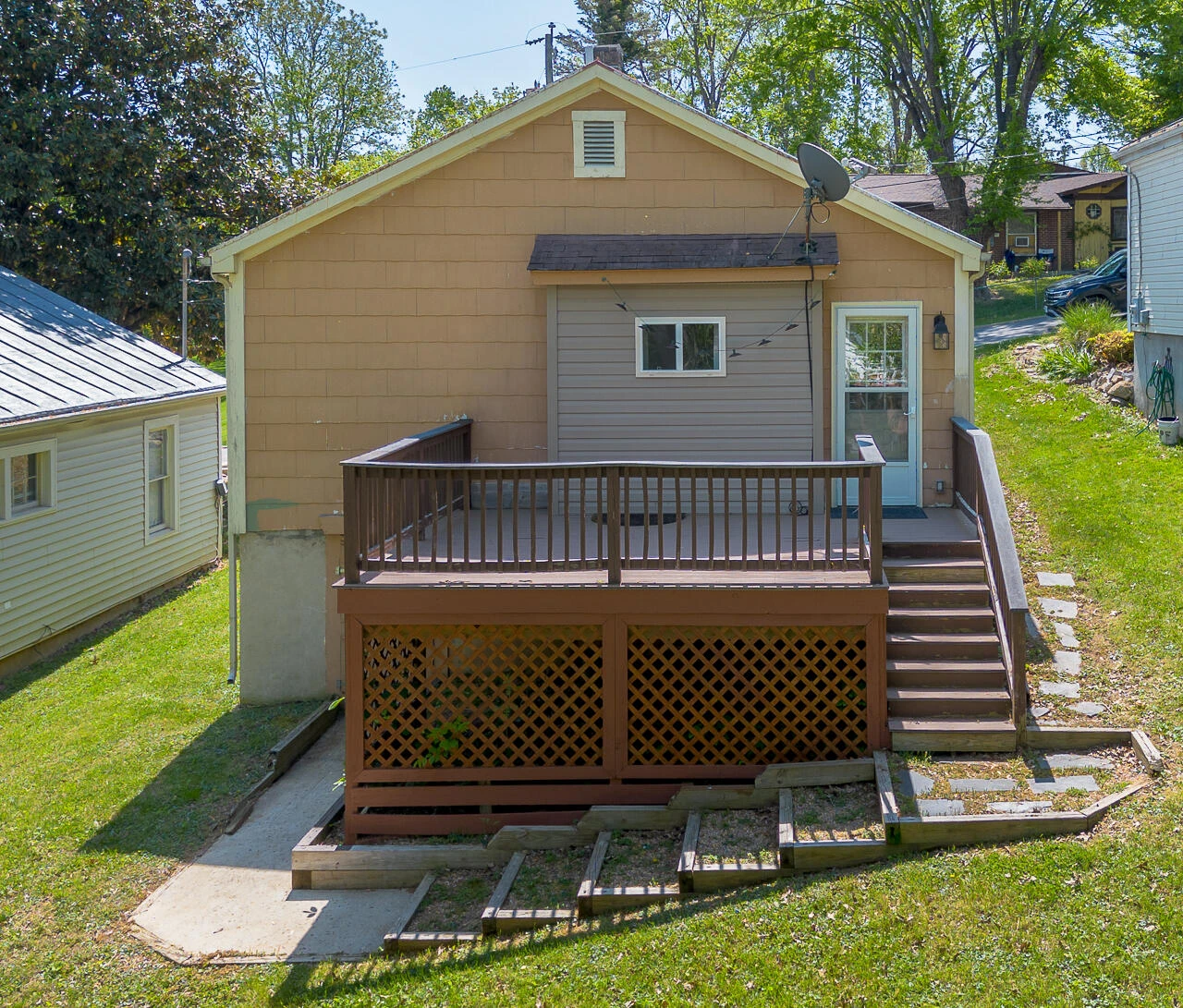 214 Maury St - Photo 4