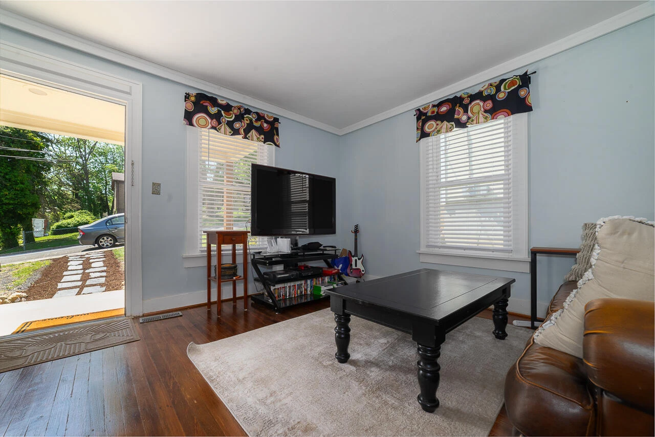 214 Maury St - Photo 9