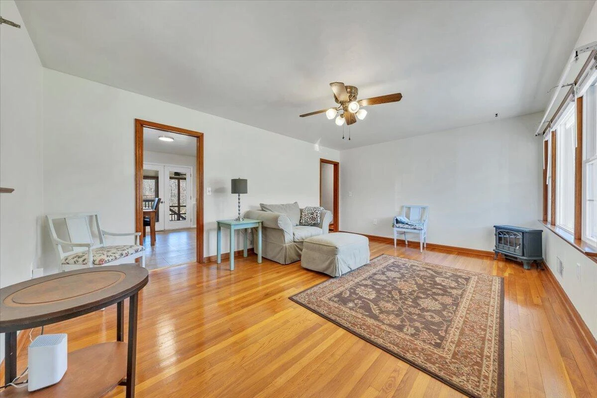 1846 Pineview Dr - Photo 2
