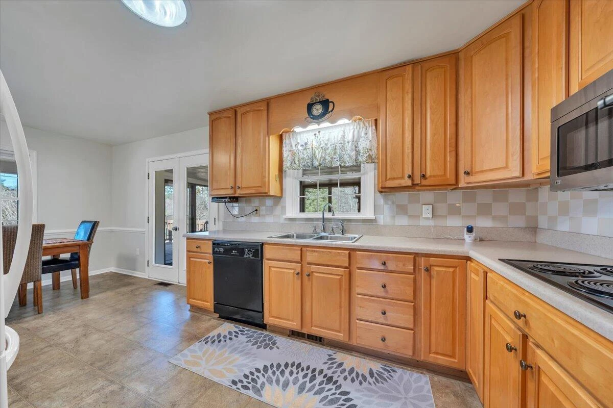 1846 Pineview Dr - Photo 7
