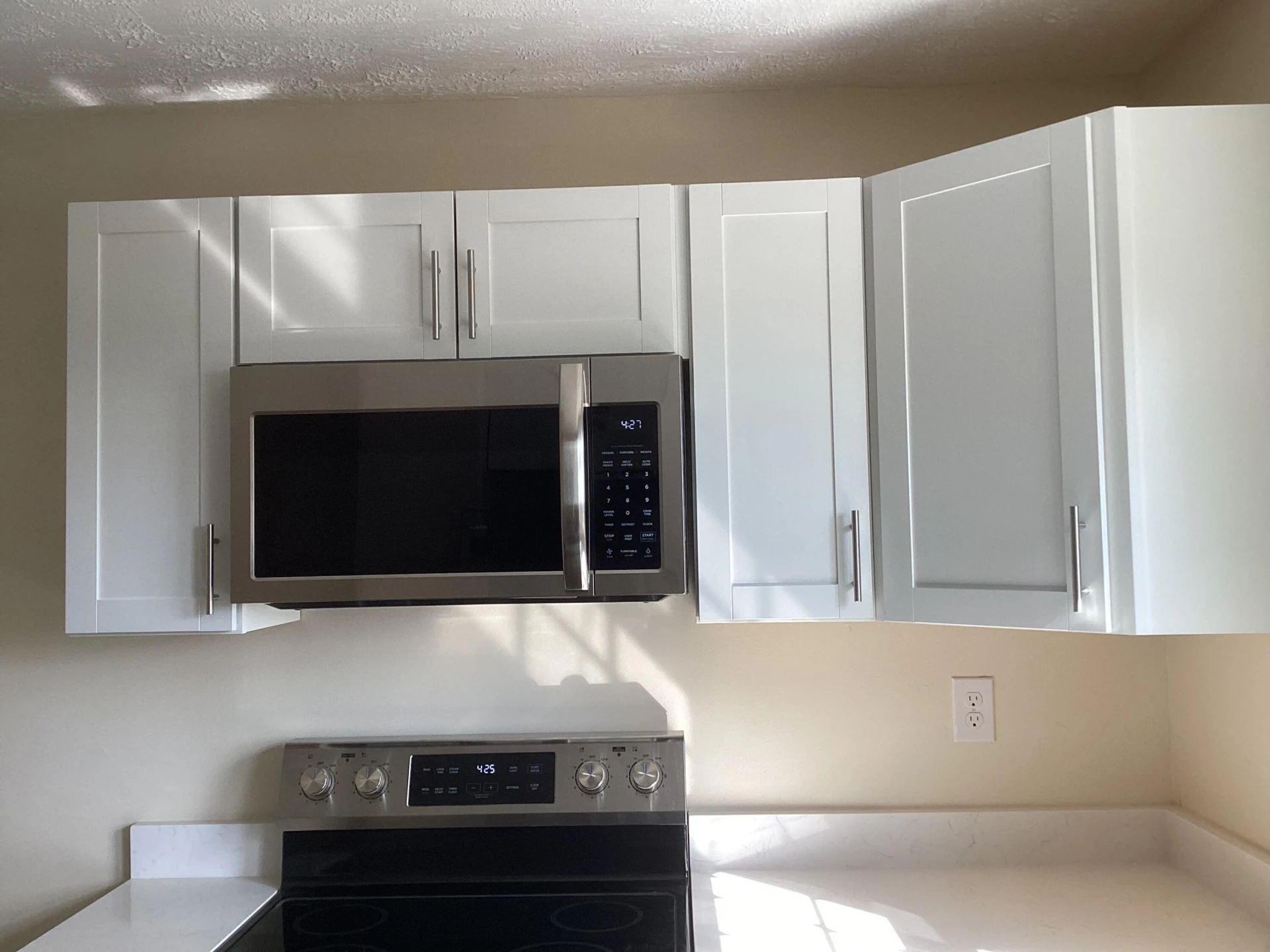 2334 Hawthorne Ave - Photo 12