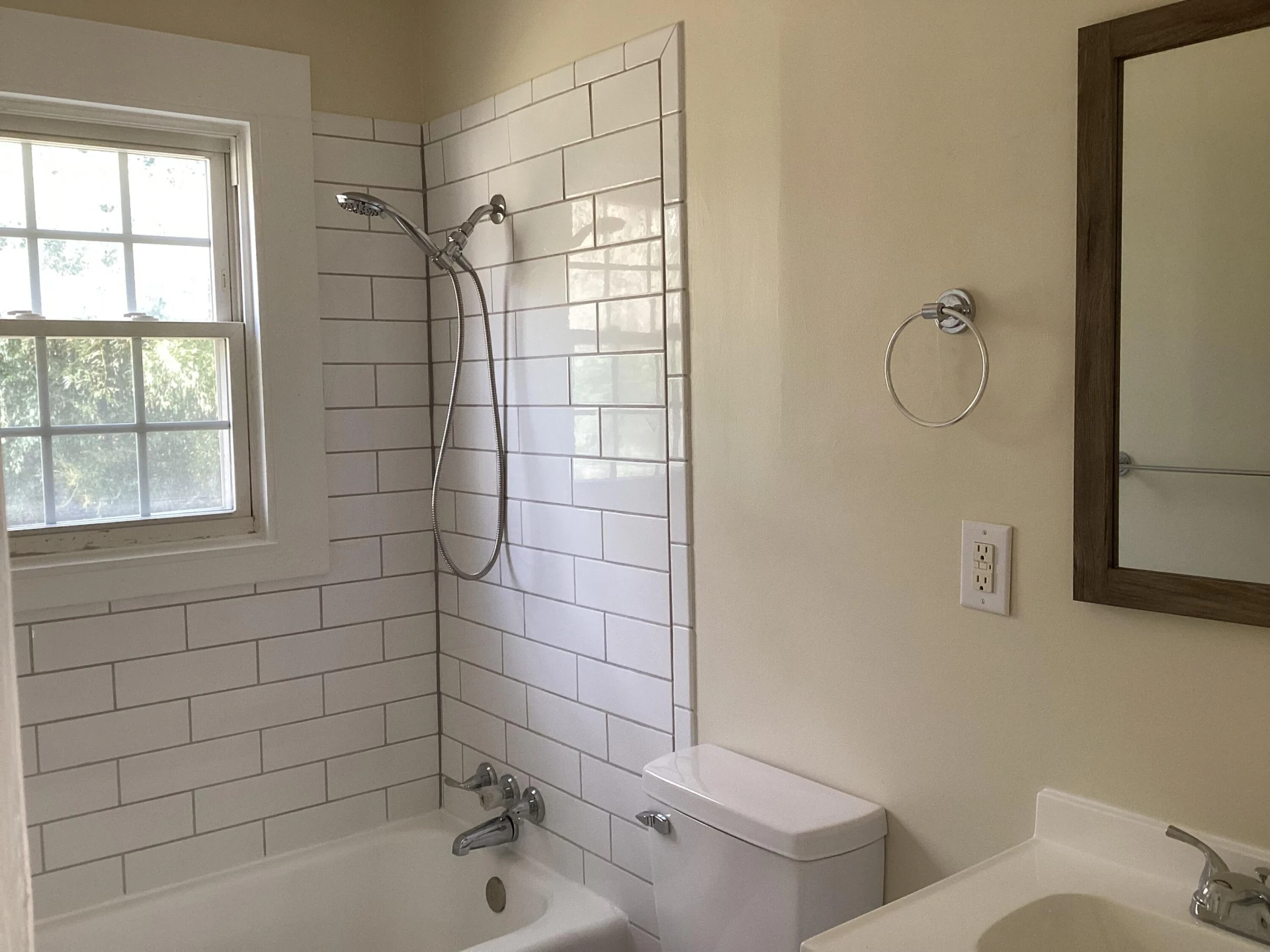 2334 Hawthorne Ave - Photo 4
