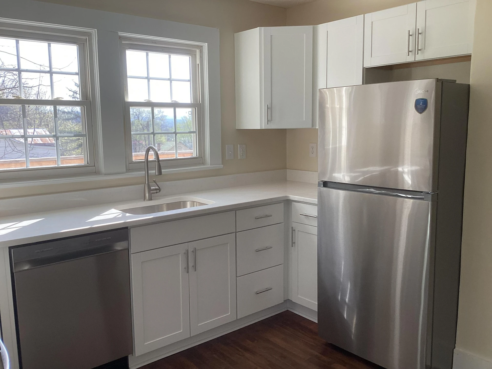 2334 Hawthorne Ave - Photo 6