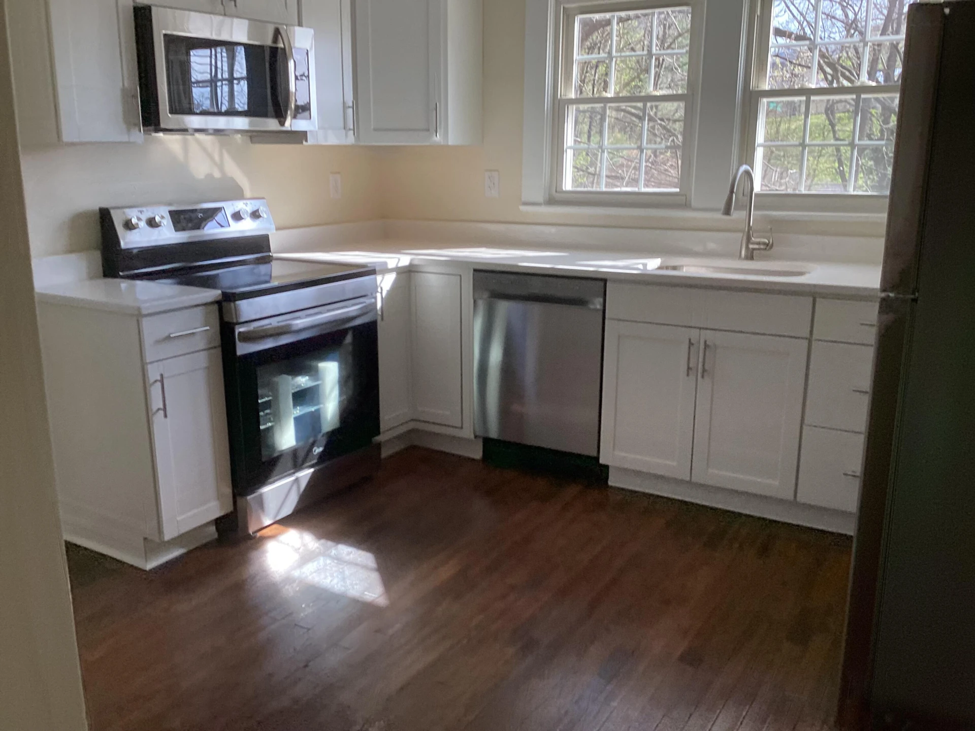2334 Hawthorne Ave - Photo 8