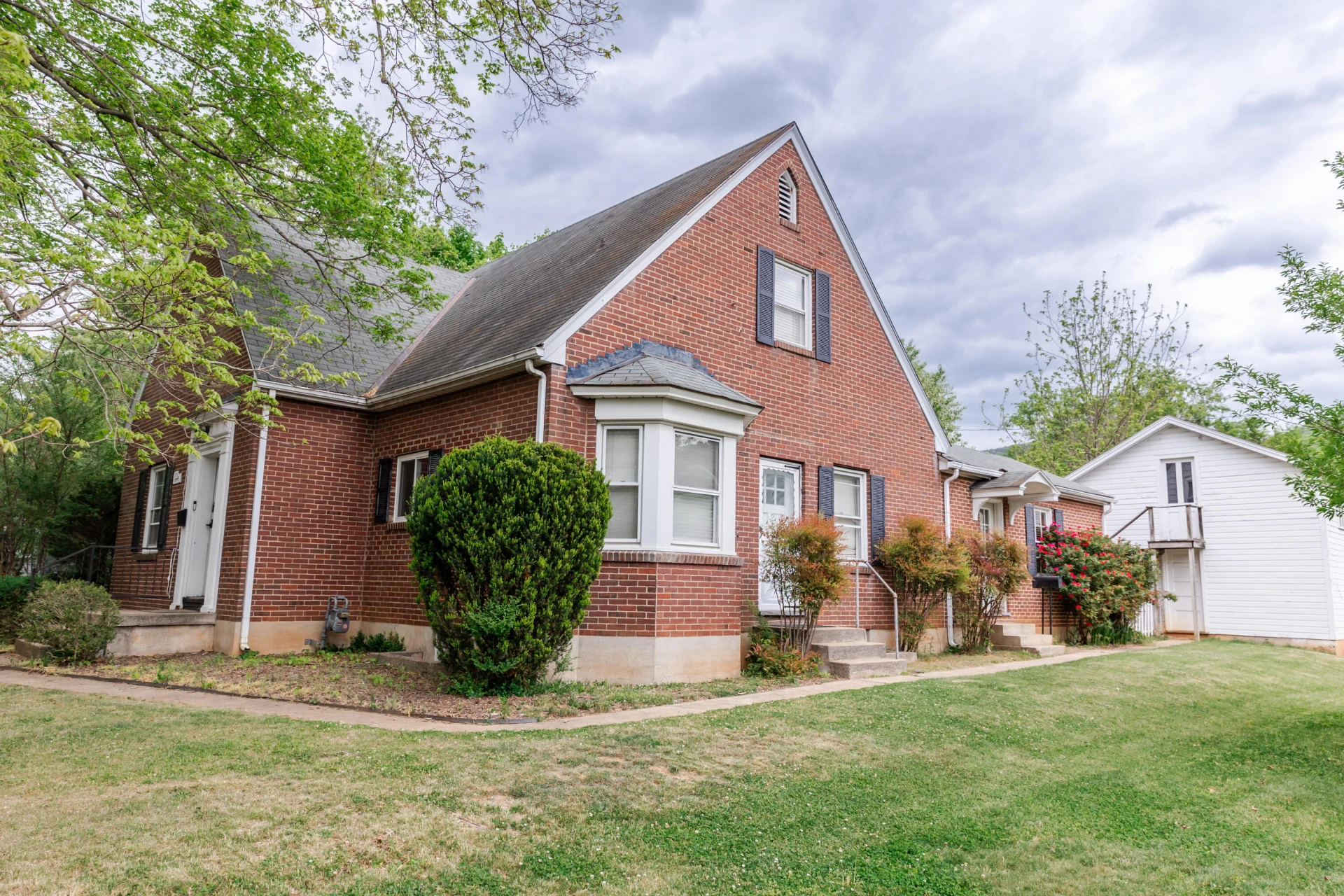 2326 Chestnut Ave - Photo 2