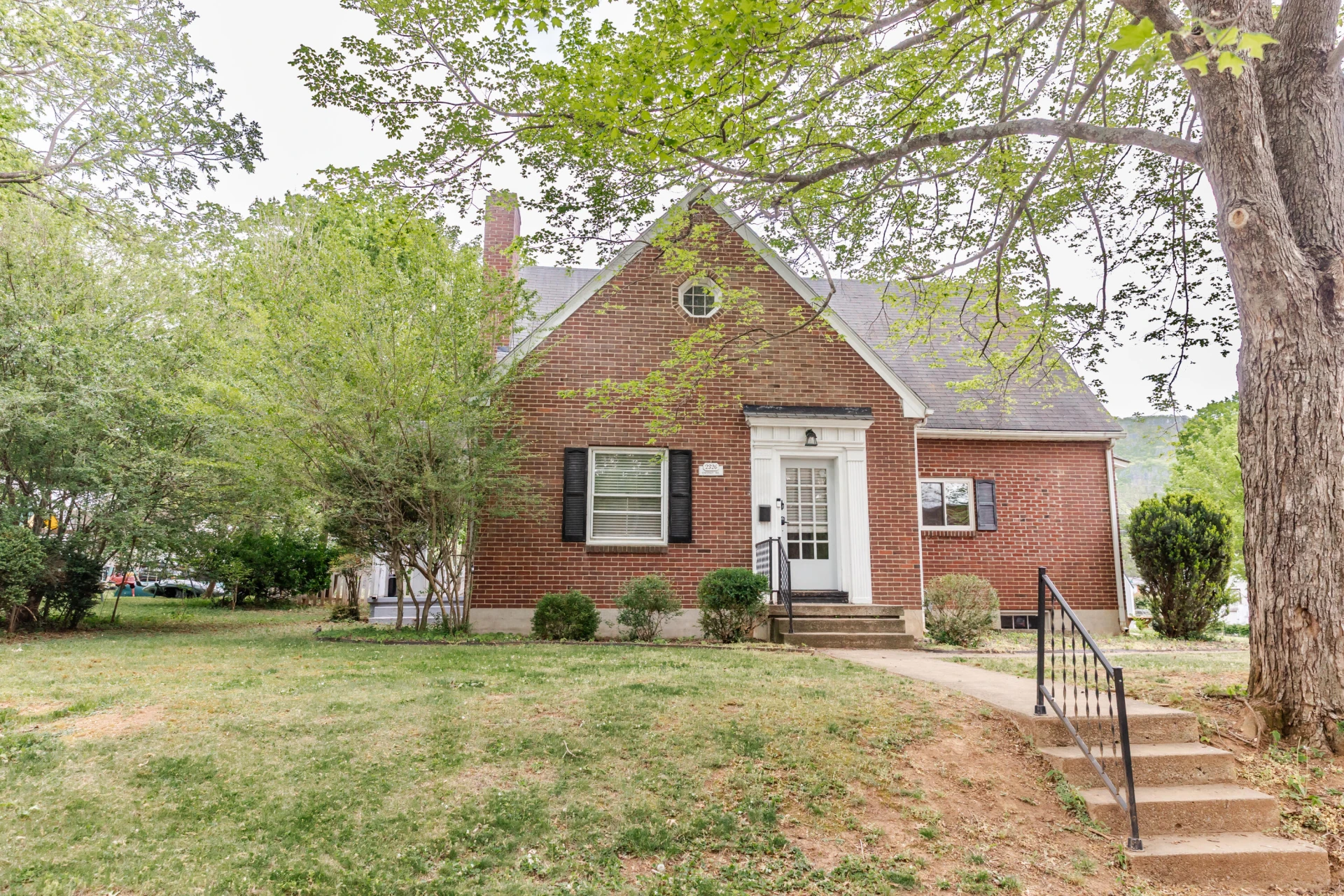 2326 Chestnut Ave - Photo 3