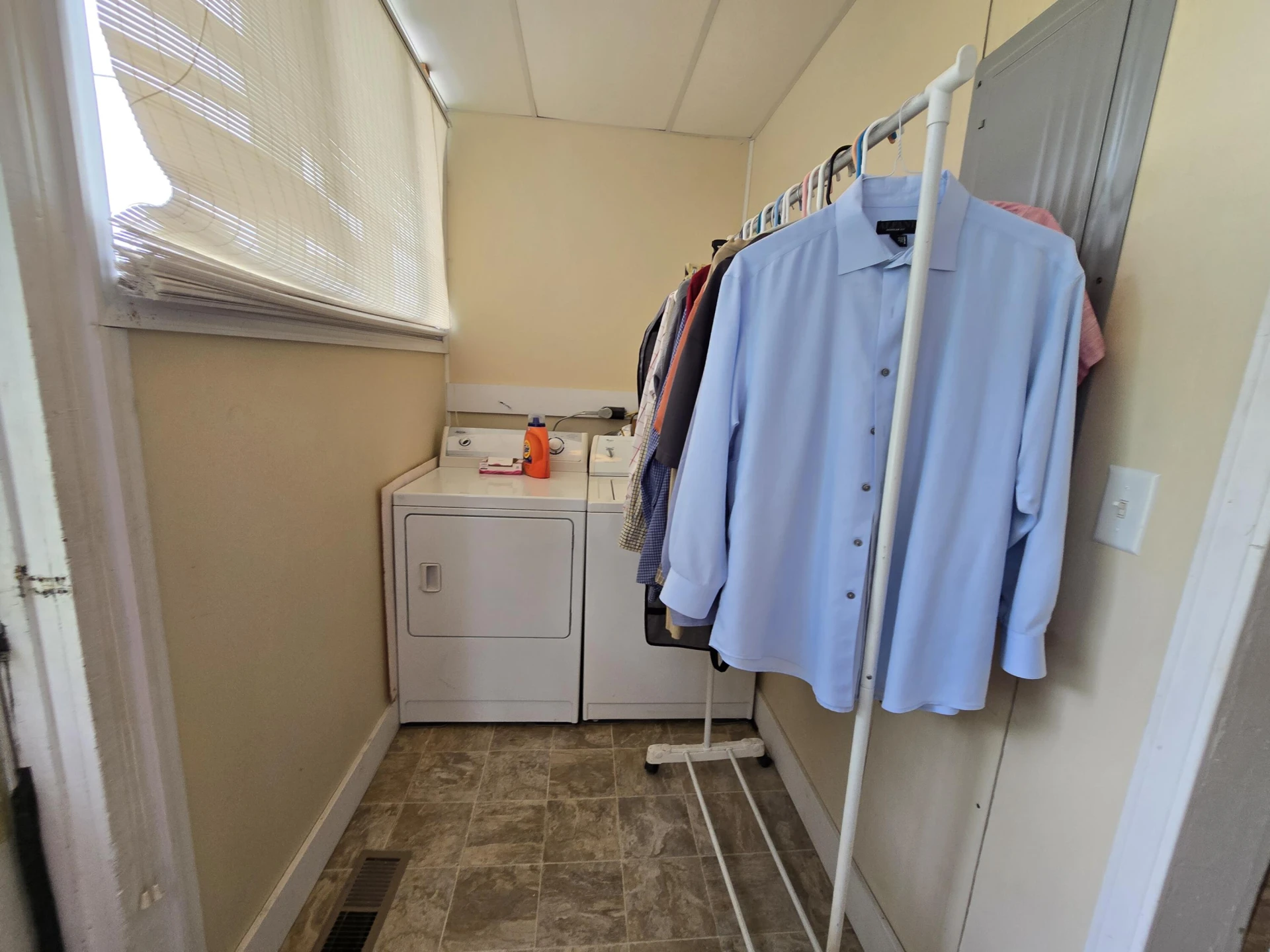 223 W Locust St - Photo 14