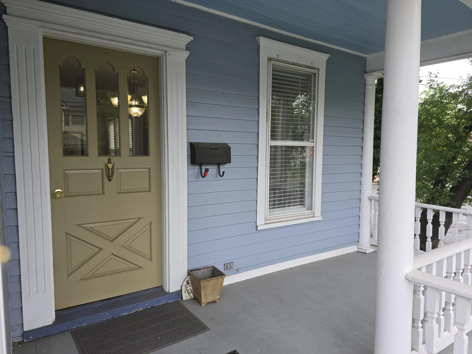 223 W Locust St - Photo 2
