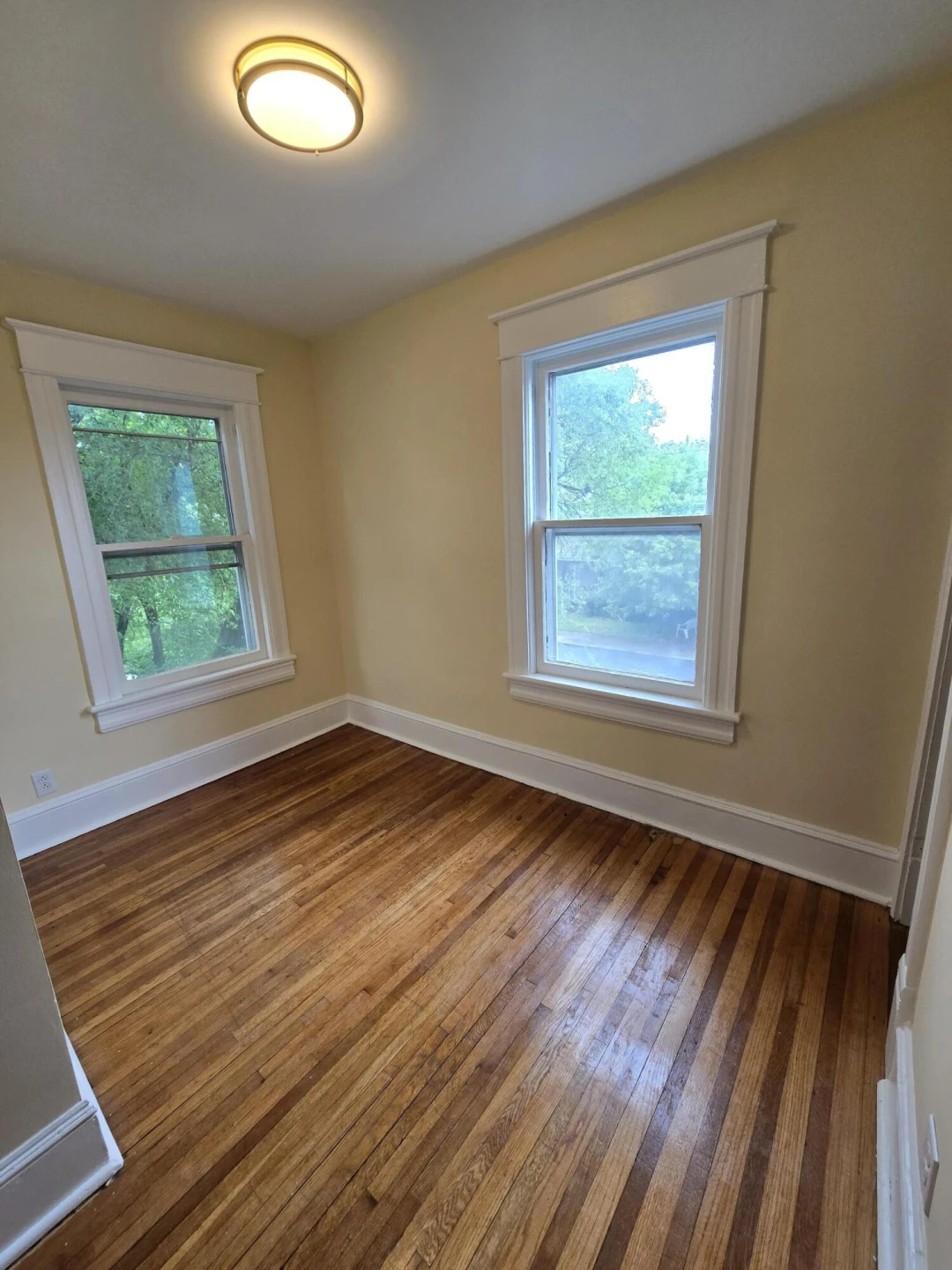 223 W Locust St - Photo 22