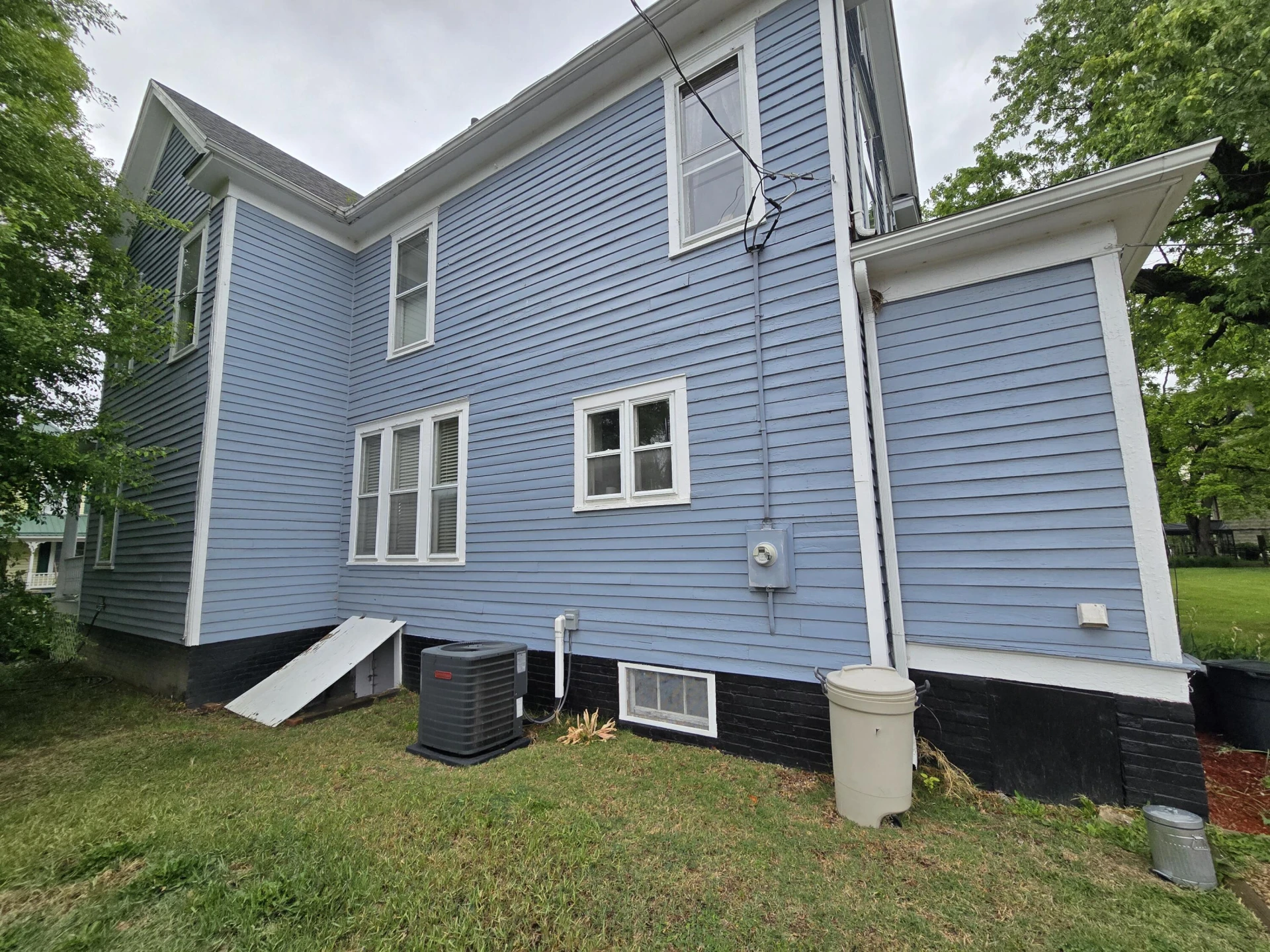 223 W Locust St - Photo 25