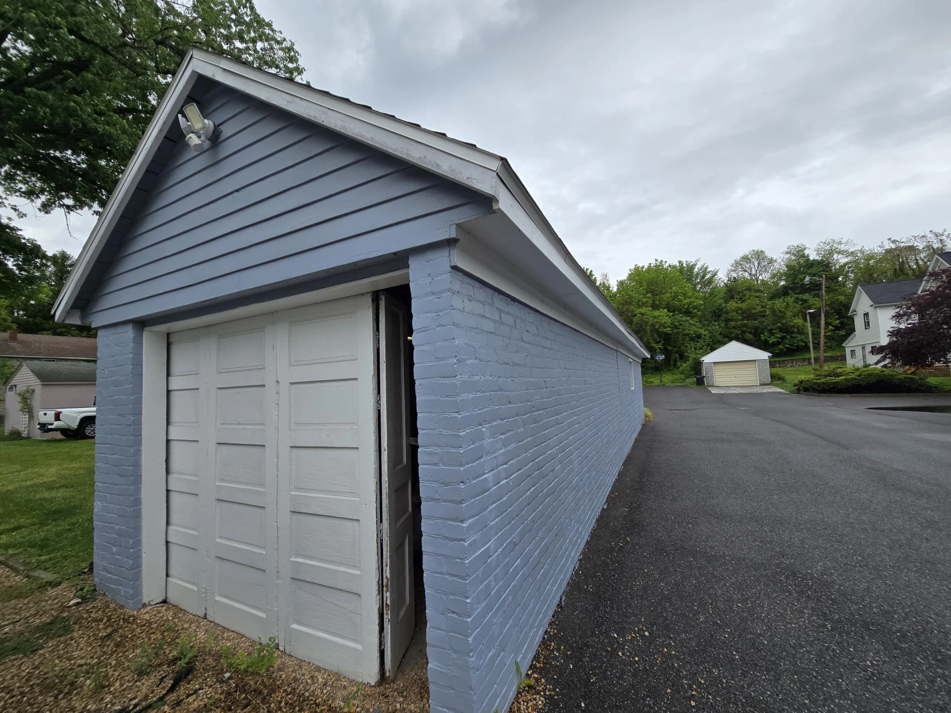 223 W Locust St - Photo 27