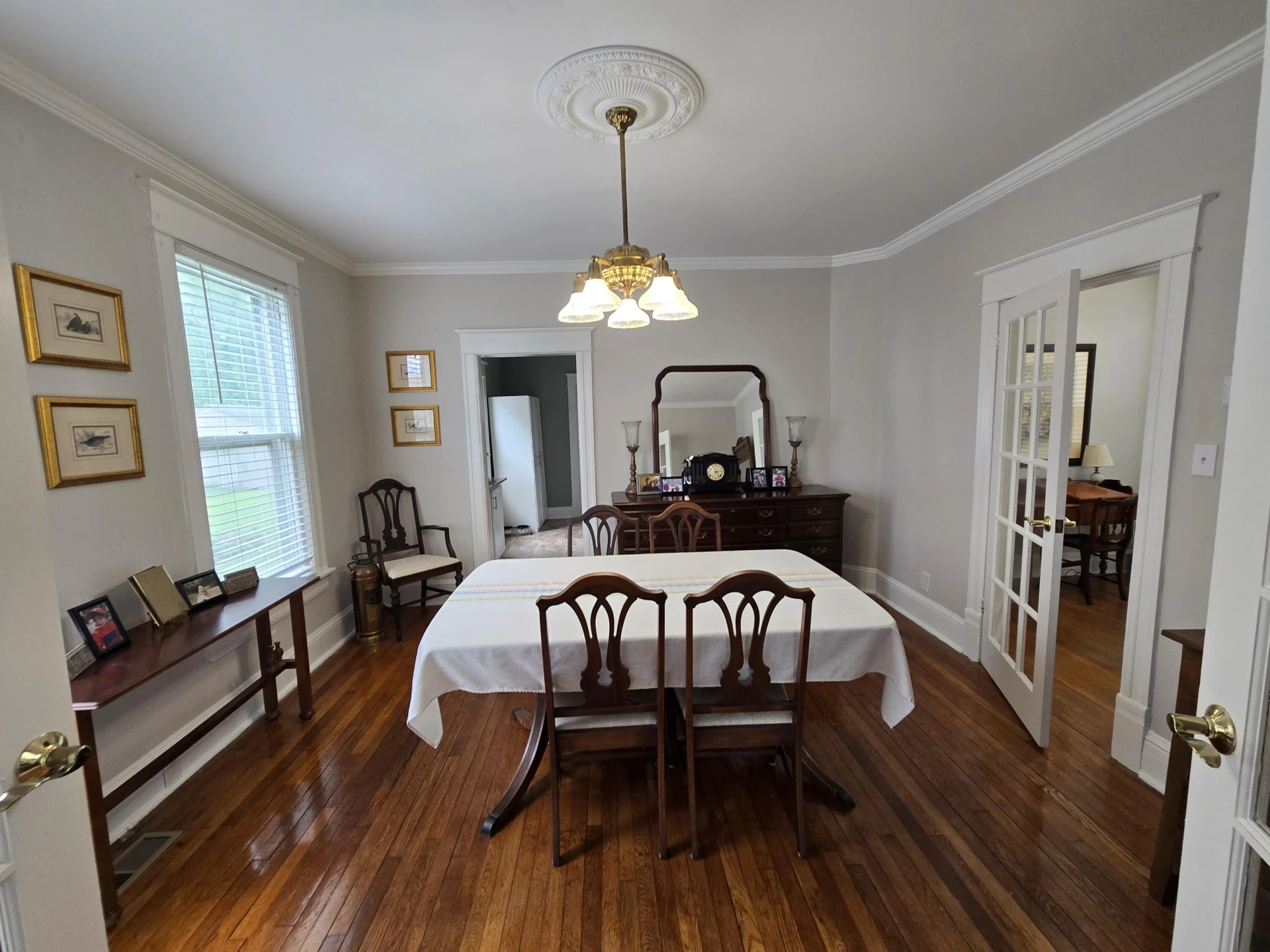 223 W Locust St - Photo 5