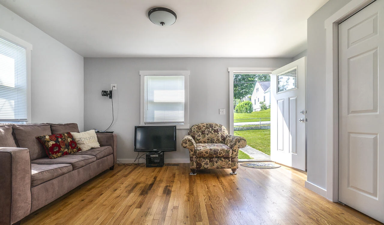 301 Walker St - Photo 12