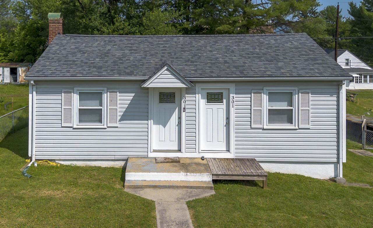 301 Walker St - Photo 2