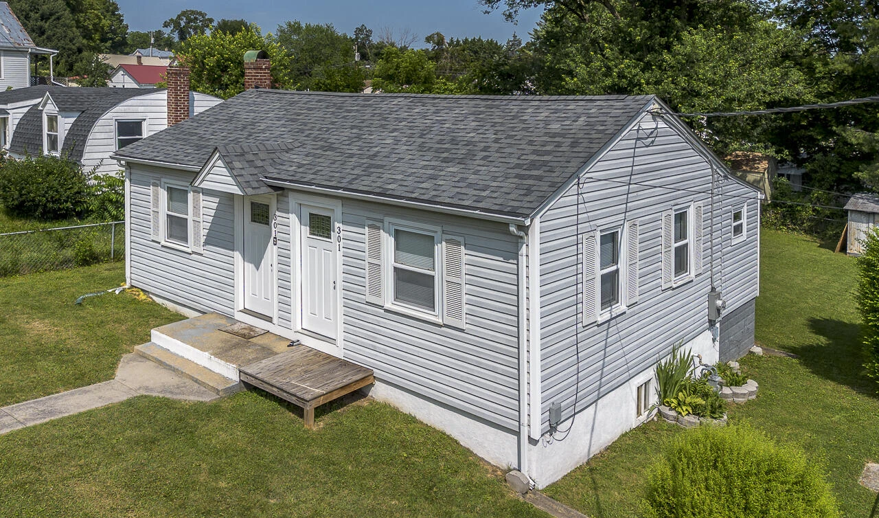 301 Walker St - Photo 3