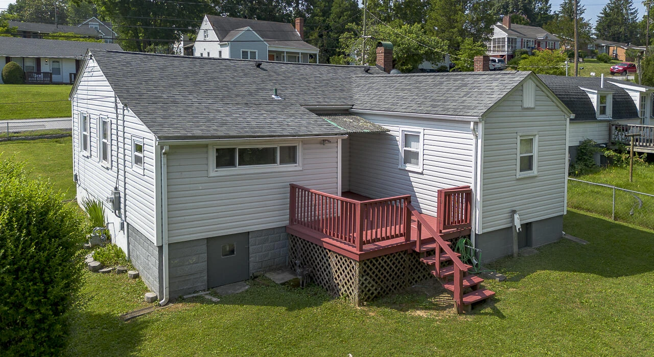 301 Walker St - Photo 4